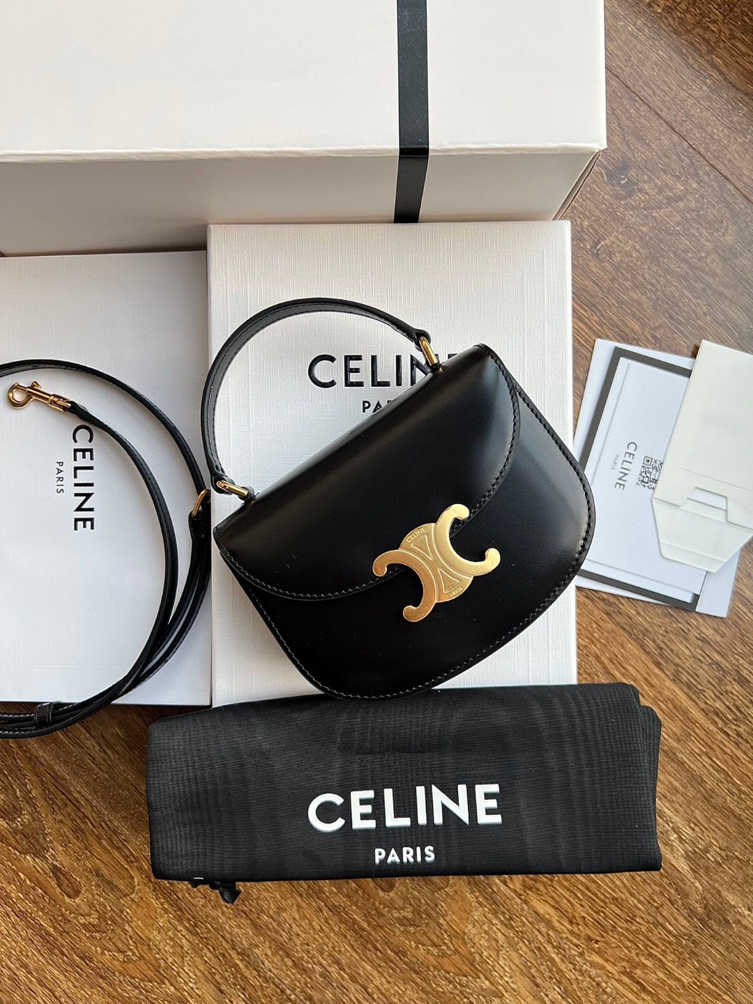 CELINE BESACE TRIOMPHE迷你亮泽牛皮手袋，凯旋门手提马鞍，尺寸：15.5 X 11.