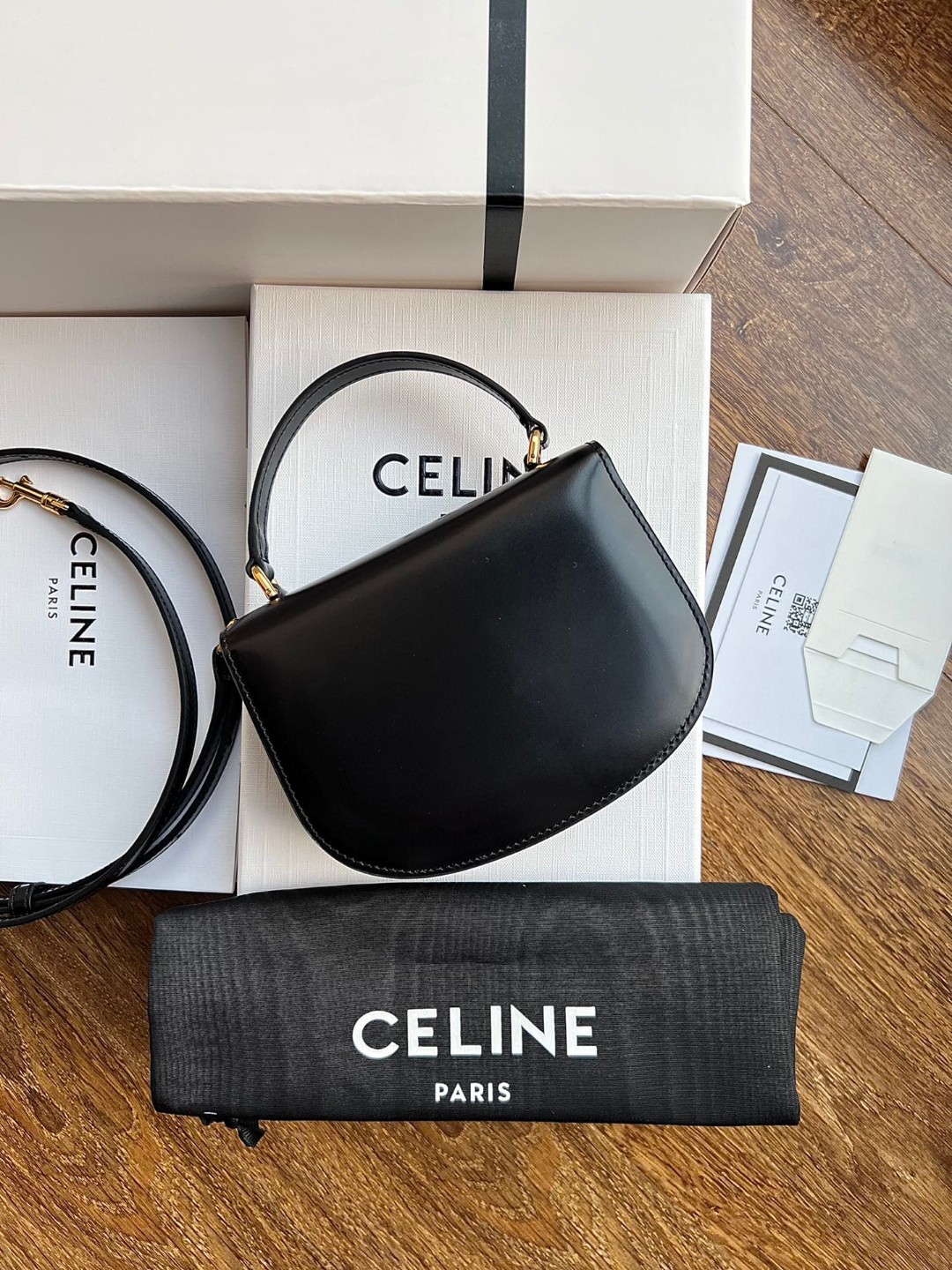 CELINE BESACE TRIOMPHE迷你亮泽牛皮手袋，凯旋门手提马鞍，尺寸：15.5 X 11.