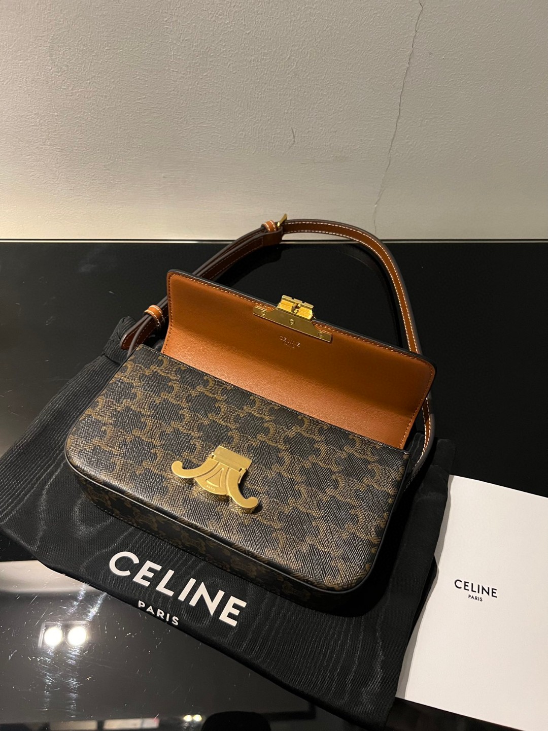 【渠道货】【重磅推出 全新升级】ZP打版，采用原厂皮，全钢五金， TRIOMPHR 凯旋门老花腋下包，经