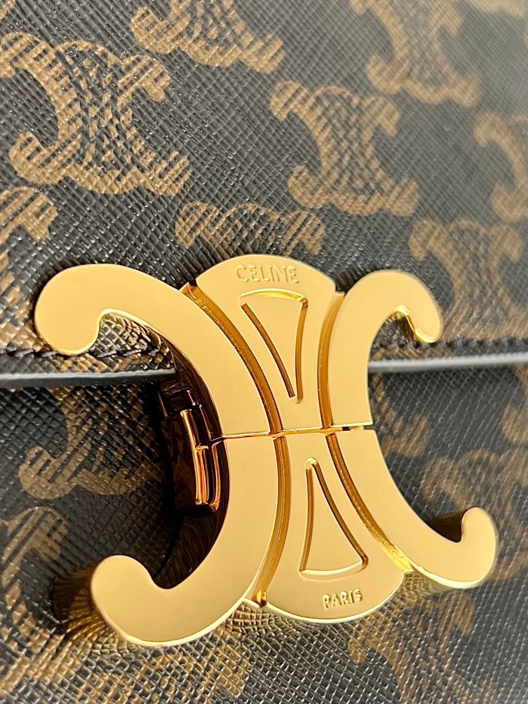 【渠道货】【重磅推出 全新升级】ZP打版，采用原厂皮，全钢五金， TRIOMPHR 凯旋门老花腋下包，经