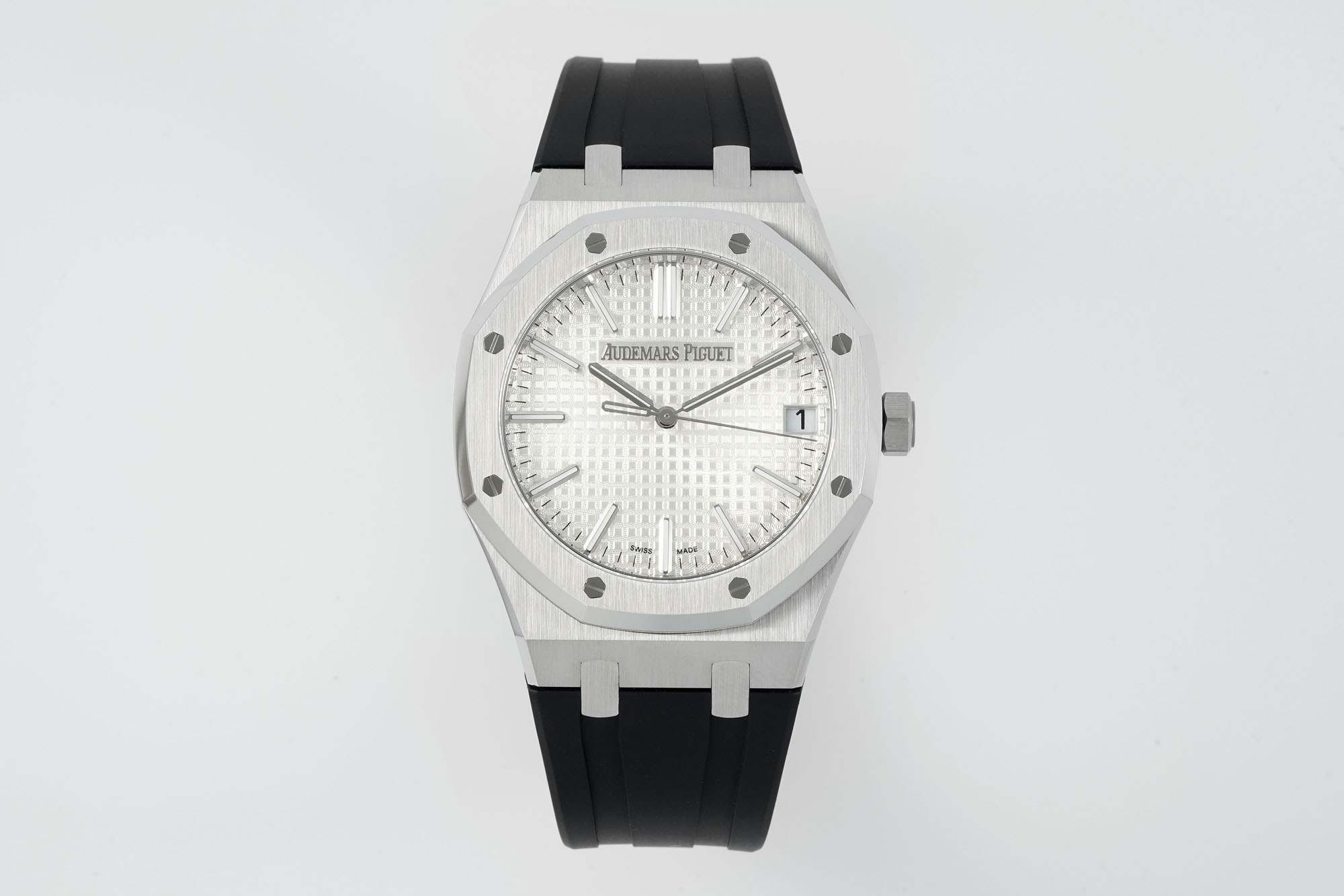 NO:586486,DDF Audemars Piguet 15510 Royal Oak is a work handed down from generation to generation by master Zunda, which condenses exquisite craftsmanship and is exquisite.  It shows the charm of royal fashion. [1] The Dandong Factory 4302 guide column movement is 4.9mm thick. All accessories are interchangeable with the original 1-1 replica. The Dandong Factory 4302 card-free balance wheel device movement is more stable and accurate, and all the finely engraved characters have the same appearance. [2] The hour and minute hands of the dial are slightly thinner, and the large second ratio is 1550  0 length, 0.5mm head width, [3] Dial logo 1-1, each character is carefully engraved to follow the original version, A character with long legs, E character, the middle bevel is on a thin horizontal line [4] Dial shading enlargement grid is uniform and three-dimensional, wafer square embossed lines are obviously consistent with the original version [5] Dial calendar window 4-axis laser engraving, upper three-dimensional square shape  The lower slope is flat and clean [6] The 6-corner holes of the bezel have precise three-dimensional holes, and the imported ultra-high-gloss screws are three-dimensional and clean and super bright, and the screws fit perfectly [7] The sand lines in the dead corner of the case are obviously consistent, and the octagonal line at the bottom of the case ring is three-dimensional and coherent, and the size is accurate. [8] From thick to thin, every grain of the strap is coherent and smooth, without large or small edges, the strap is more supple and does not scratch the hand, and the light sand lines  Upright and straight, the screws are neat and super bright and will not be perforated [9] The shell ring has a consistent sanding pattern and will not break or be thick, the light position is super bright, the sand pattern is more delicate, the hole position and the screws are smooth and precise, and all accessories are interchangeable with the original version. [10] The weight of the thallium piece is the same as the original version, more power, no chain breakage, the A font is more rounded, and the logo 1-1 is exquisitely carved.  DDF original quality boutique tasting [coffee], audemars19860909ddf爱彼15510皇家橡树尊达大师传世之作,浓缩精湛工艺 精美绝伦 鬼斧神尽显皇家时尚魅力,【1】丹东厂4302导柱机芯4.9mm厚度,所有配件与原版1-1复刻可互换丹东厂4302无卡度摆轮装置机芯更稳定更精准,精雕刻字所有外观一致.【2】对版表针时针分针偏细,大秒比15500长0.5mm头部宽,【3】表盘logo1-1精雕雕刻每个字跟足原版,A字带长脚E字中间斜角在细横线【4】表盘底纹放大网格均匀立体,威化方格压纹线条明显与原版一致【5】表盘日历窗口4轴激光精雕而成上方立体方正 下方斜面平整干净【6】表圈6角孔位立体孔位线条精准,进口超高光螺丝立体整洁超光亮,螺丝严丝合缝【7】表壳猪嘴死角位砂纹线条明显一致,壳圈底八角线线条立体明显连贯,尺寸精准,【8】表带由厚到薄每一粒都连贯流畅不会大小粒或大小边,表带更柔顺不刮手,光位砂位线条笔直立体,螺丝整洁超光亮不会穿孔【9】壳圈带拉砂砂纹一致不会断纹不会粗细,光位超光亮,砂纹更细腻,孔位与螺丝顺畅精准严丝合缝无偏差,所有配件均可与原版互换,【10】铊片重量与原版一致重量,动力更足,不会断链,A字体更圆润,logo1-1精雕雕刻而成精美绝伦 DDF原版品质 精品品鉴[咖啡],,audemars,Watch