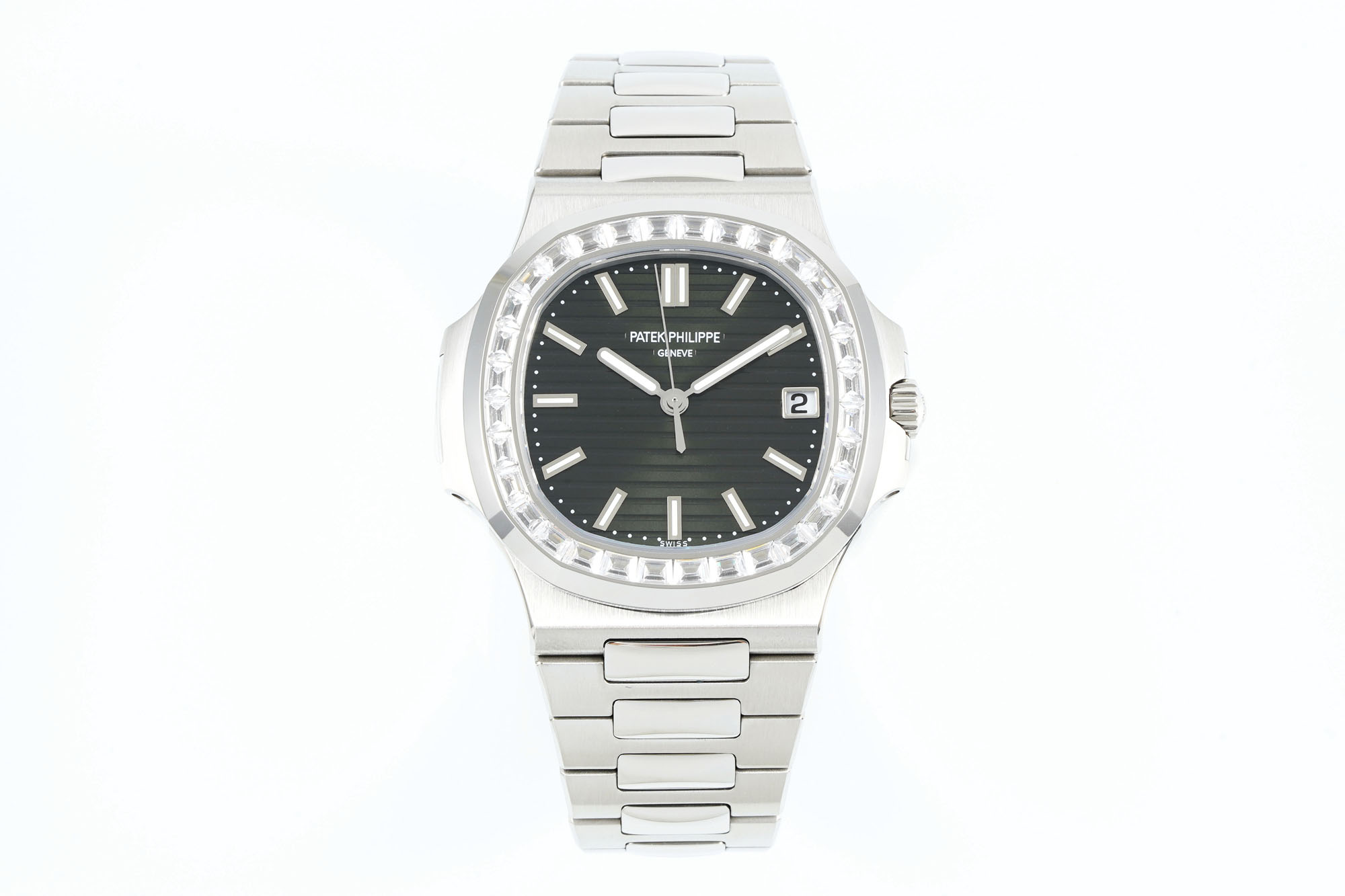 NO:641119,DDF Patek Philippe Nautilus 5711 top version is unforgettable at first glance and the original charm is difficult to distinguish. The Dandong factory customized cal all-in-one machine [1] The purest dark gray sw dial color on the entire network shows delicate changes under different lights. [2] The bottom of the dial's horizontal striped grooves is clear and delicate without a cape, and the edges of the nails are rounded and consistent with the original version [3] The only correct original ear position in the entire network 4 smooth edge round R-shaped curved smooth edge lines  The beak angle of the four corners of the version [4] The pillow light position at 3-9 o'clock is brightly polished, [5] The sand lines on the strap are fine and even, no thickness, no breaks, the light position is three-dimensional and straight, [6] Each bead in the diamond has three-dimensional and obvious cut lines, and each bead is the same as the original without any difference. [7] Customized 1-1cal integrated movement  The matching calendar dial font 3.4 thickness, function data and fine engraving technology are consistent with the original version. [8] The weight of the automatic thallium is 26 grams, which is the same as the original version.  DDF original quality boutique tasting,,stuart weitzman,patek philippe19860909DDF百达翡丽鹦鹉螺5711顶配版一眼难忘原版神韵难以辨别传世之作 丹东厂定制cal一体机【1】全网最纯正深灰sw盘面颜色在不同光线下呈现细腻变化.【2】表盘水平条纹凹槽底部清晰细腻无披风,条钉边缘圆润与原版一致【3】全网唯一对正原版耳位4条光边圆R位弧形光边线条均匀流畅 对版四角鸟嘴角度【4】3-9点位枕边光位亮抛光处理,【5】表带沙纹线条细腻均匀无粗细无断纹,光位立体笔直,【6】钻石中珠每一粒都立体明显切面线条立体明显,每一粒与原版一致无差别,【7】定制1-1cal一体机芯对版日历盘字体3.4厚度功能数据精雕刻字工艺均与原版一致【8】自动铊重量达26克与原版一致重量足动力带得动,不会出现断链【9】自动铊底纹按照新版第一条条纹为细纹,精雕树叶花纹1-1比例,铊片带斜光边跟足原版. DDF原版品质 精品品鉴,,stuart weitzman,patek philippe,Watch