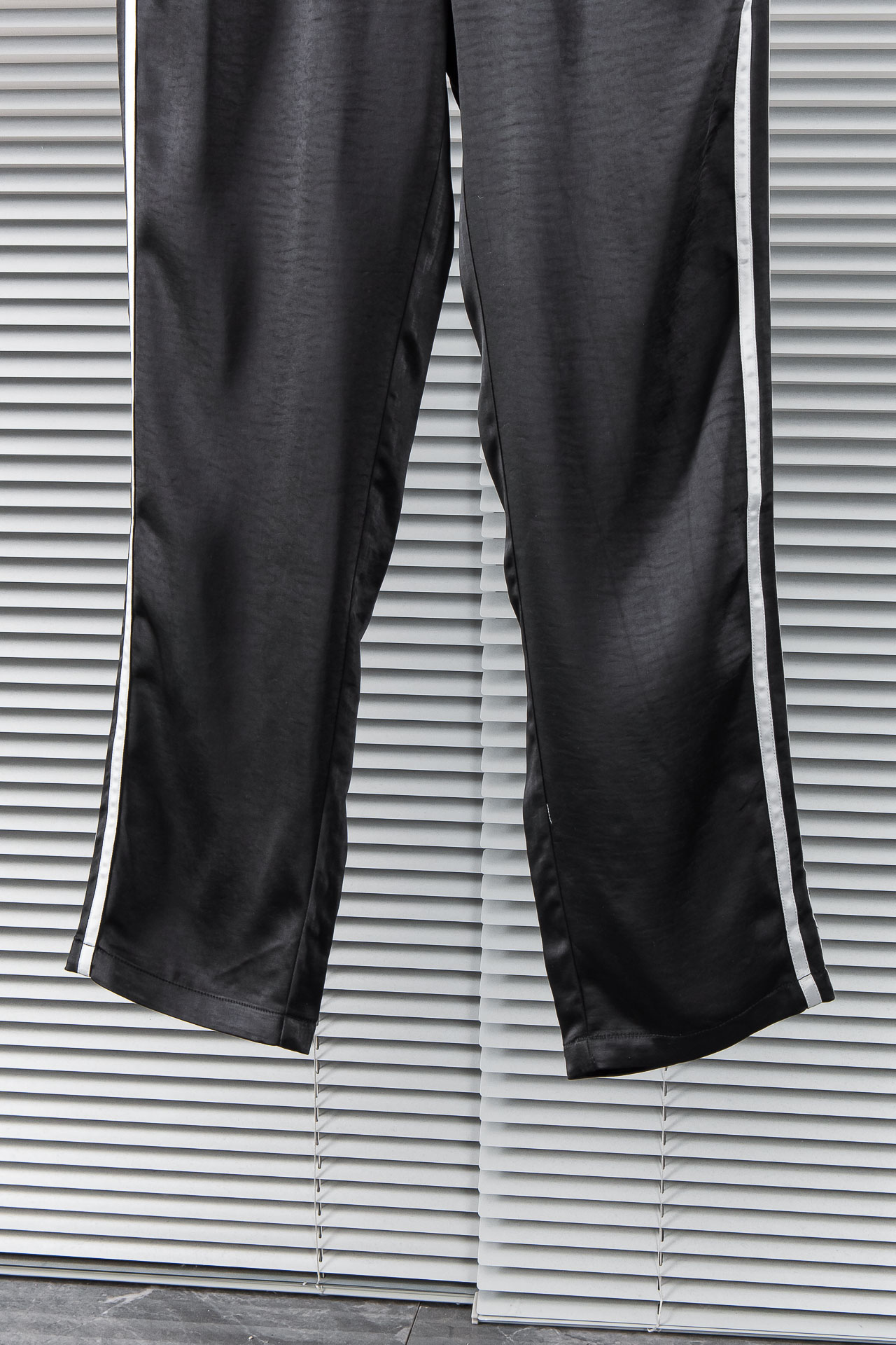   
 Y-3  2025SS 春夏最新轻薄款棉质休闲裤#版型超正、上身无敌帅气的新款裤装，绝对是春夏季
