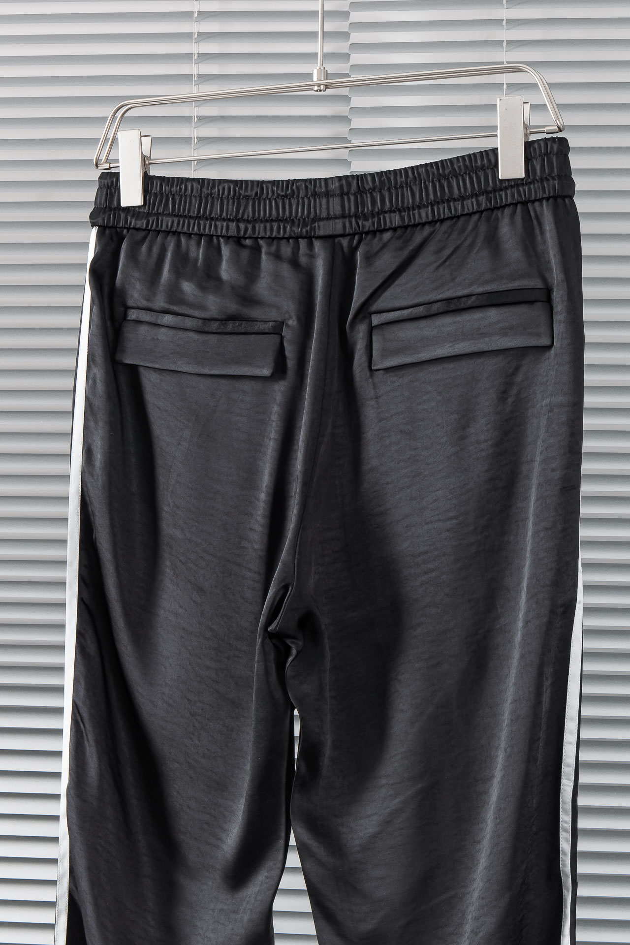   
 Y-3  2025SS 春夏最新轻薄款棉质休闲裤#版型超正、上身无敌帅气的新款裤装，绝对是春夏季