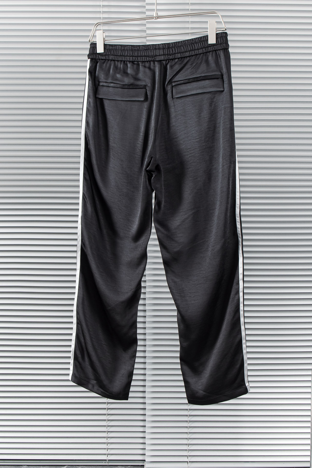   
 Y-3  2025SS 春夏最新轻薄款棉质休闲裤#版型超正、上身无敌帅气的新款裤装，绝对是春夏季