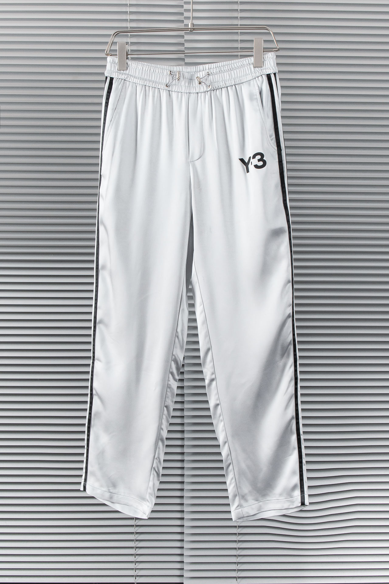   
 Y-3  2025SS 春夏最新轻薄款棉质休闲裤#版型超正、上身无敌帅气的新款裤装，绝对是春夏季