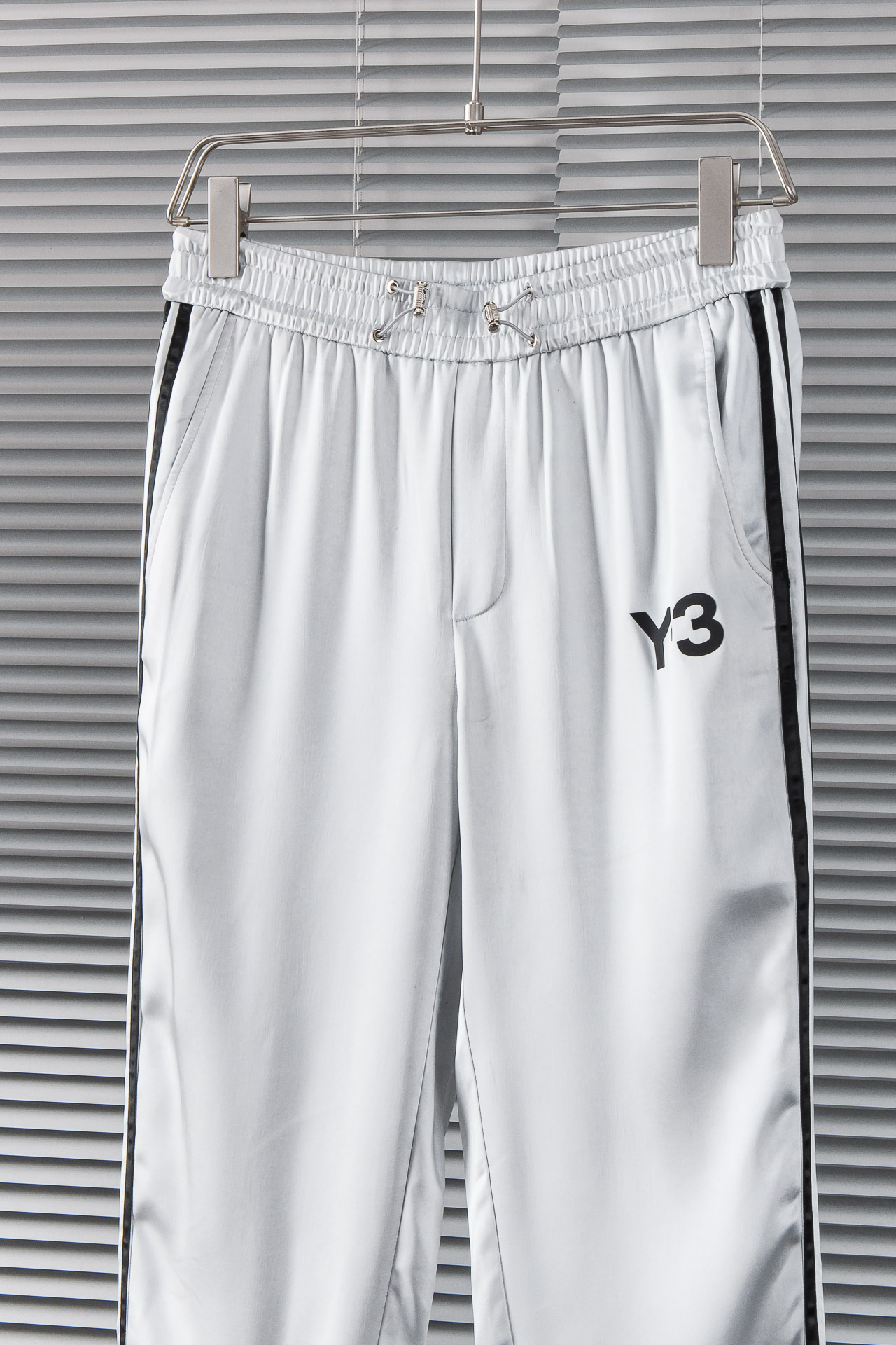   
 Y-3  2025SS 春夏最新轻薄款棉质休闲裤#版型超正、上身无敌帅气的新款裤装，绝对是春夏季