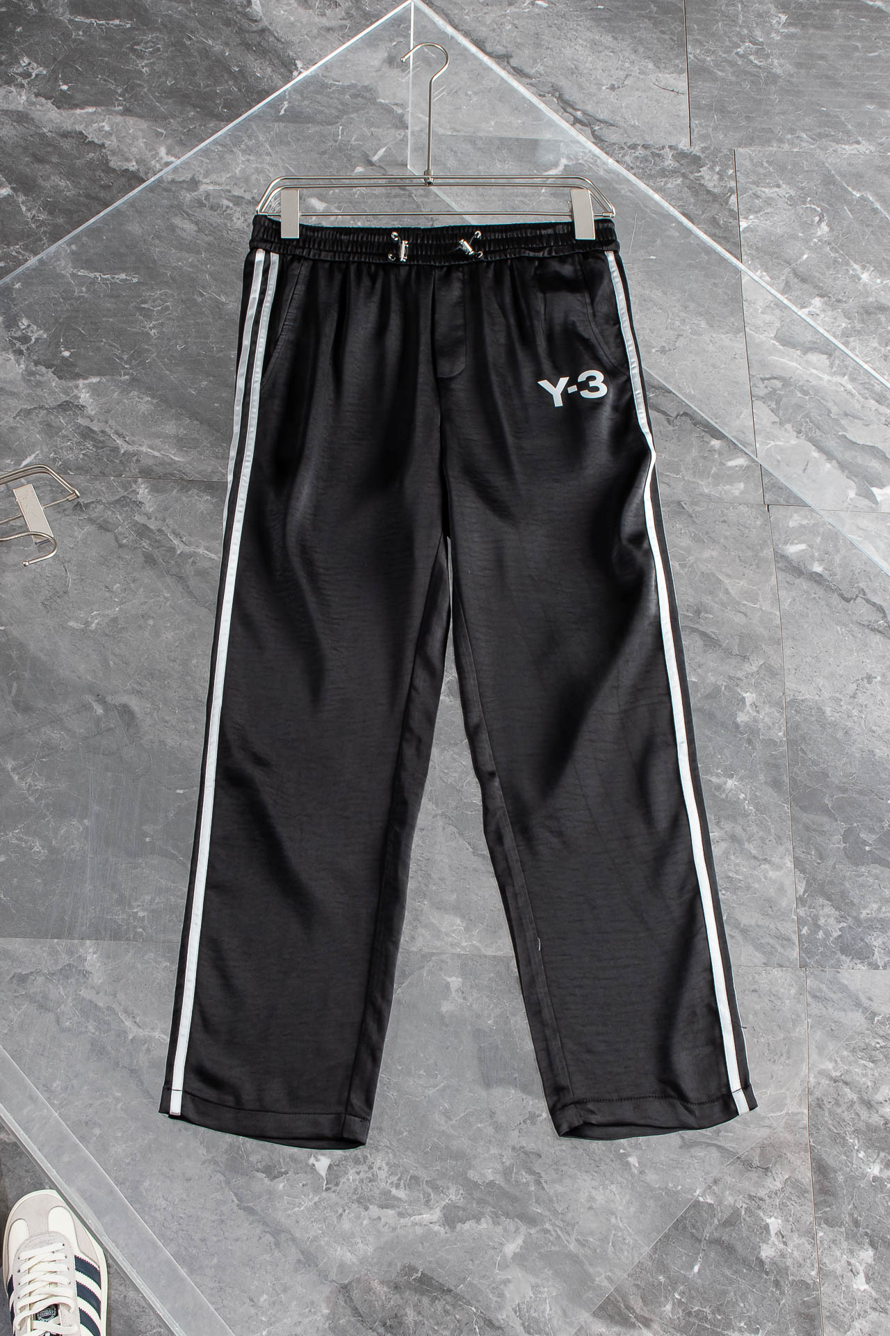   
 Y-3  2025SS 春夏最新轻薄款棉质休闲裤#版型超正、上身无敌帅气的新款裤装，绝对是春夏季