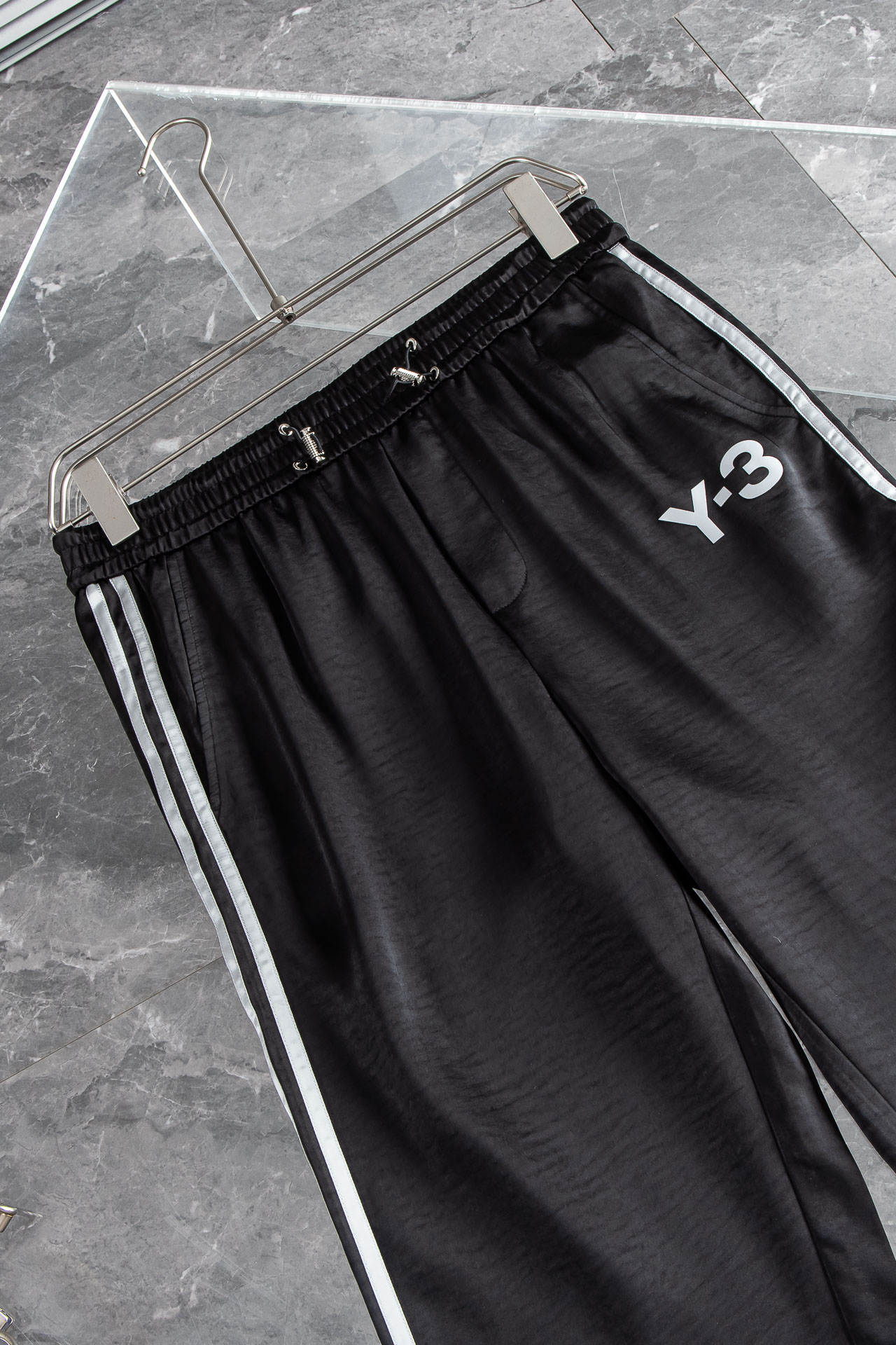   
 Y-3  2025SS 春夏最新轻薄款棉质休闲裤#版型超正、上身无敌帅气的新款裤装，绝对是春夏季