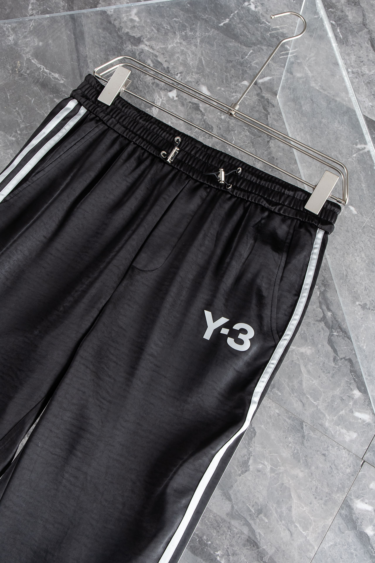   
 Y-3  2025SS 春夏最新轻薄款棉质休闲裤#版型超正、上身无敌帅气的新款裤装，绝对是春夏季