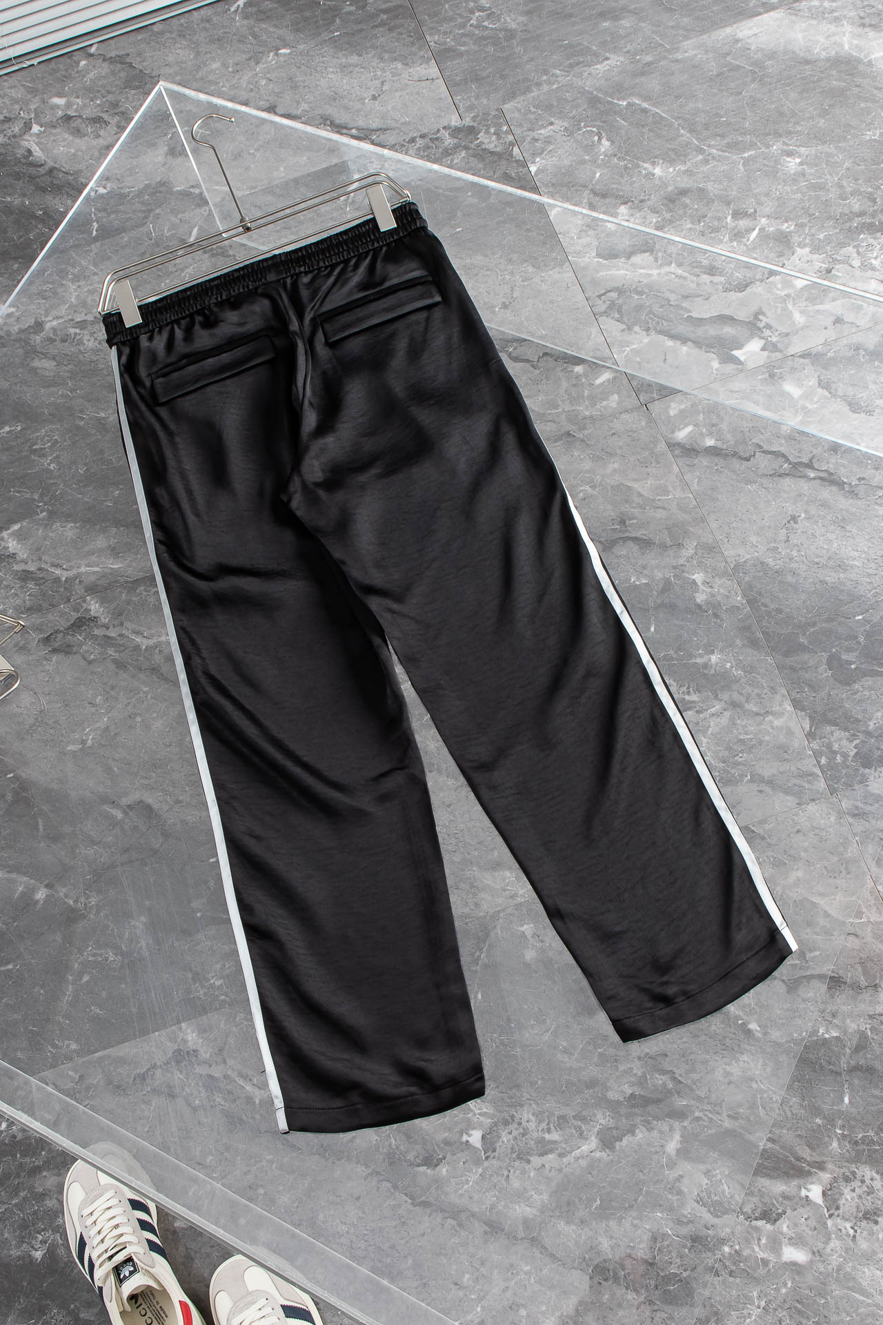  
 Y-3  2025SS 春夏最新轻薄款棉质休闲裤#版型超正、上身无敌帅气的新款裤装，绝对是春夏季