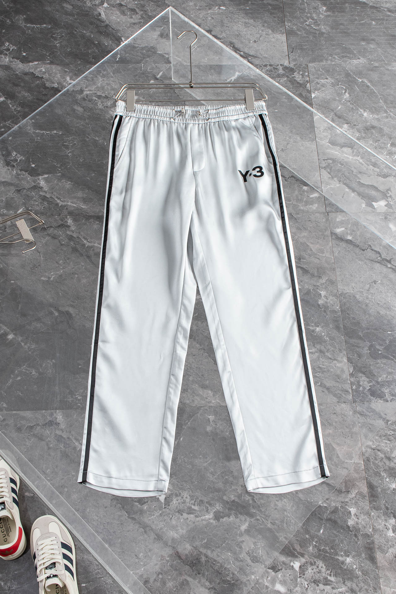   
 Y-3  2025SS 春夏最新轻薄款棉质休闲裤#版型超正、上身无敌帅气的新款裤装，绝对是春夏季