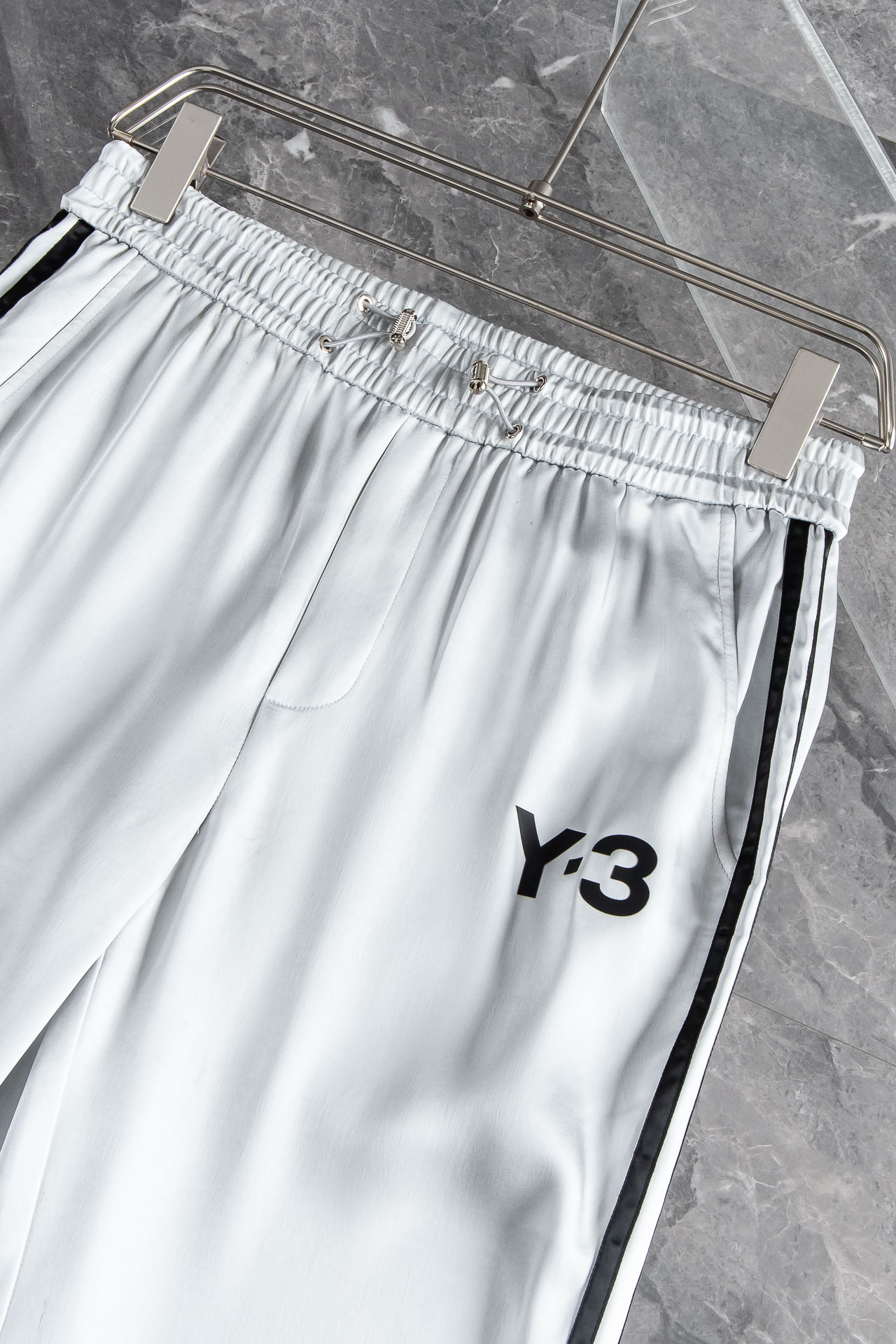   
 Y-3  2025SS 春夏最新轻薄款棉质休闲裤#版型超正、上身无敌帅气的新款裤装，绝对是春夏季