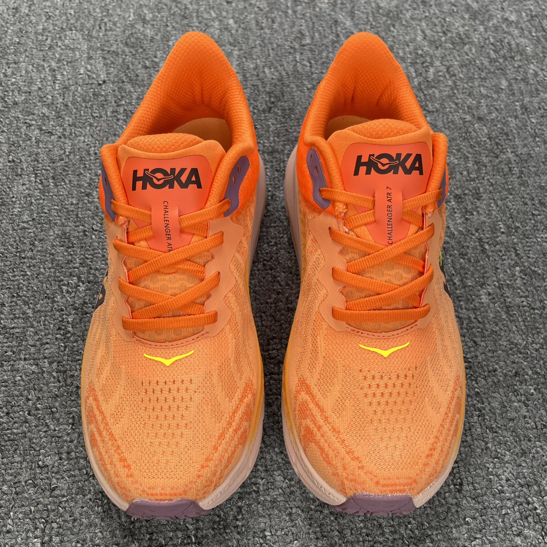 HOKAONEONEClifton克里夫顿9代专业性能减震公路跑步鞋美国特供批次轻盈透气的针织网面和纱线