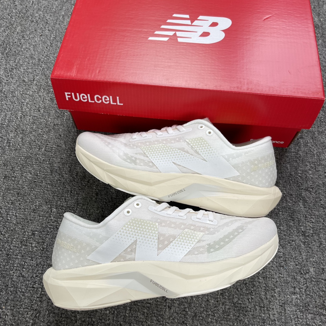 Z版NewBalanceFuelCellRebelV4菁英网布減震防滑低帮跑步鞋米白色货号MFCXLJ4