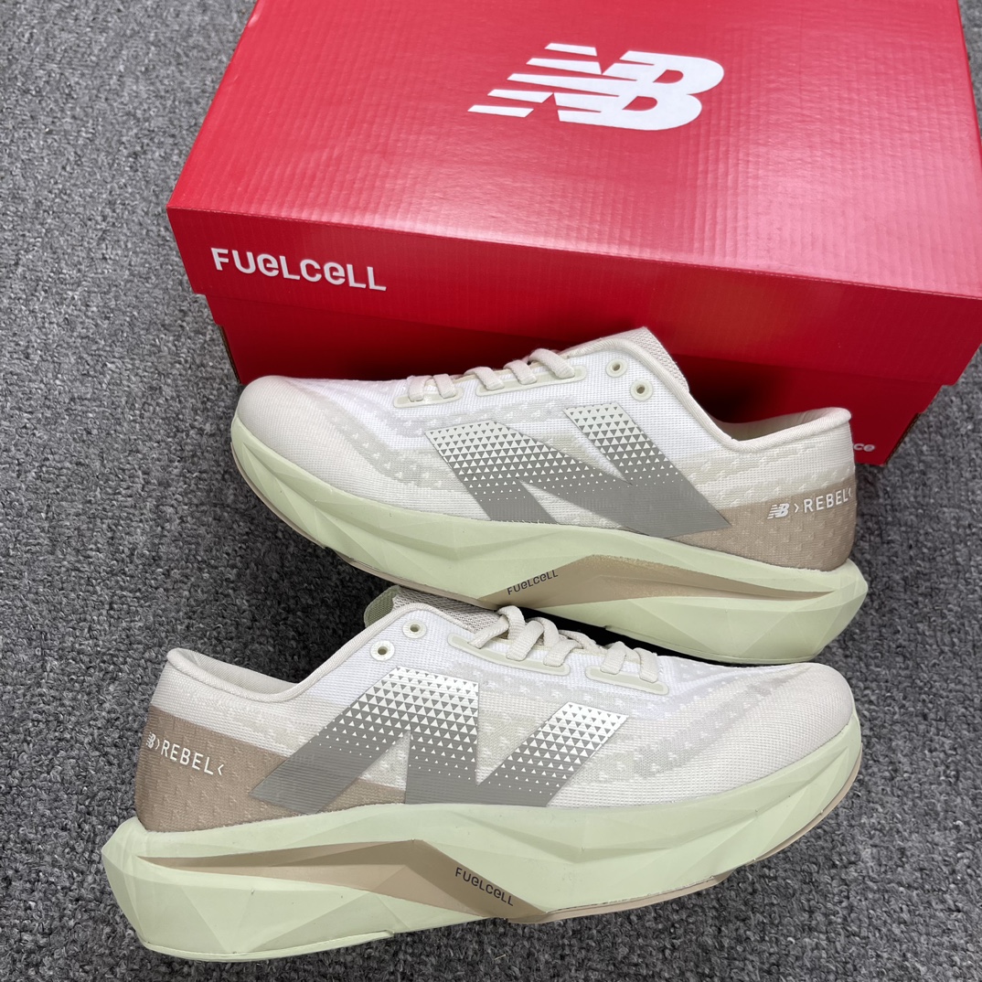 Z版NewBalanceFuelCellRebelV4菁英网布減震防滑低帮跑步鞋浅绿色货号MFCXLD4