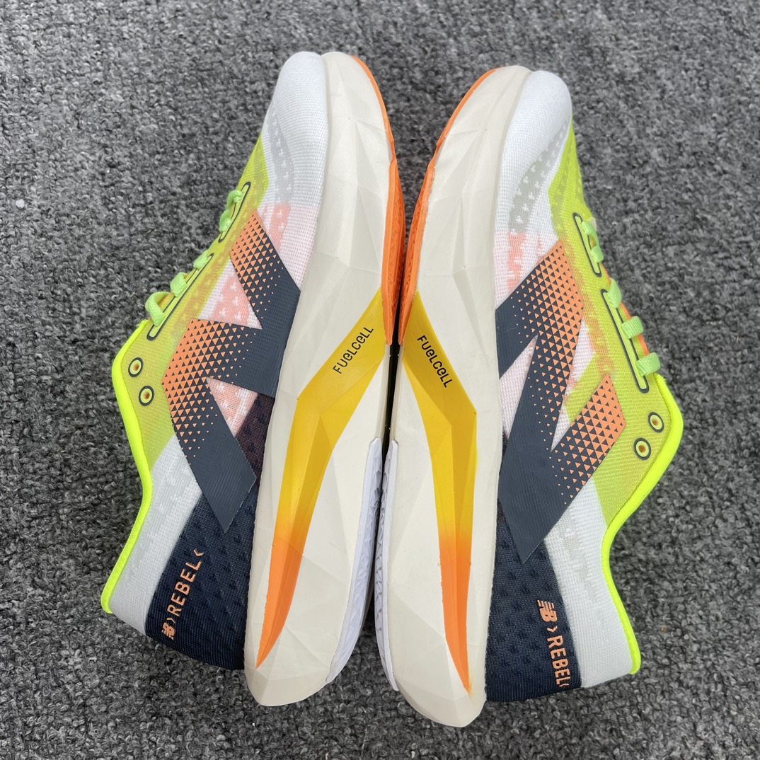 Z版NewBalanceFuelCellRebelV4菁英网布減震防滑低帮跑步鞋青灰黑货号MFCXLA4