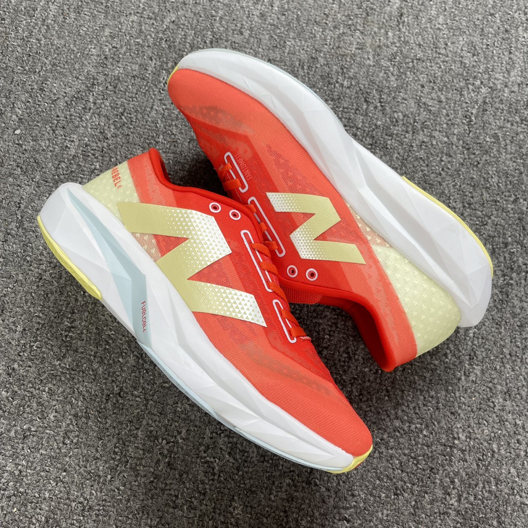 Z版NewBalanceFuelCellRebelV4菁英网布減震防滑低帮跑步鞋黑绿色货号MFCXLR4