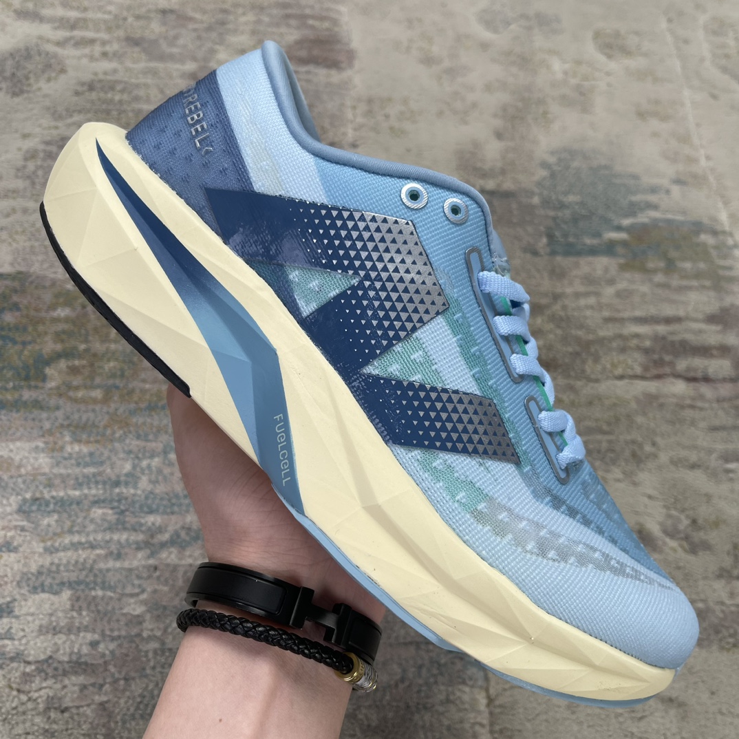 Z版NewBalanceFuelCellRebelV4菁英网布減震防滑低帮跑步鞋浅蓝色货号MFCXCH4