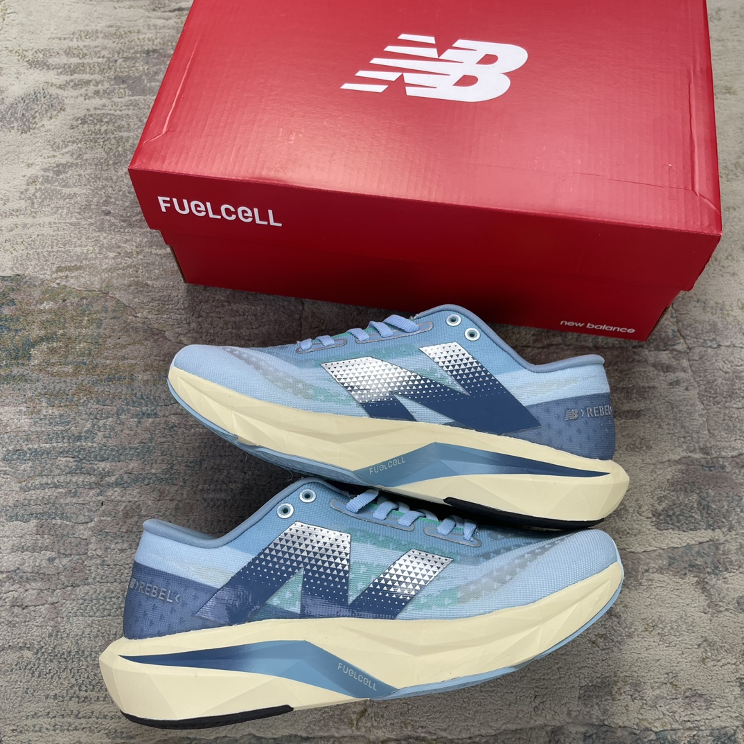 Z版NewBalanceFuelCellRebelV4菁英网布減震防滑低帮跑步鞋浅蓝色货号MFCXCH4