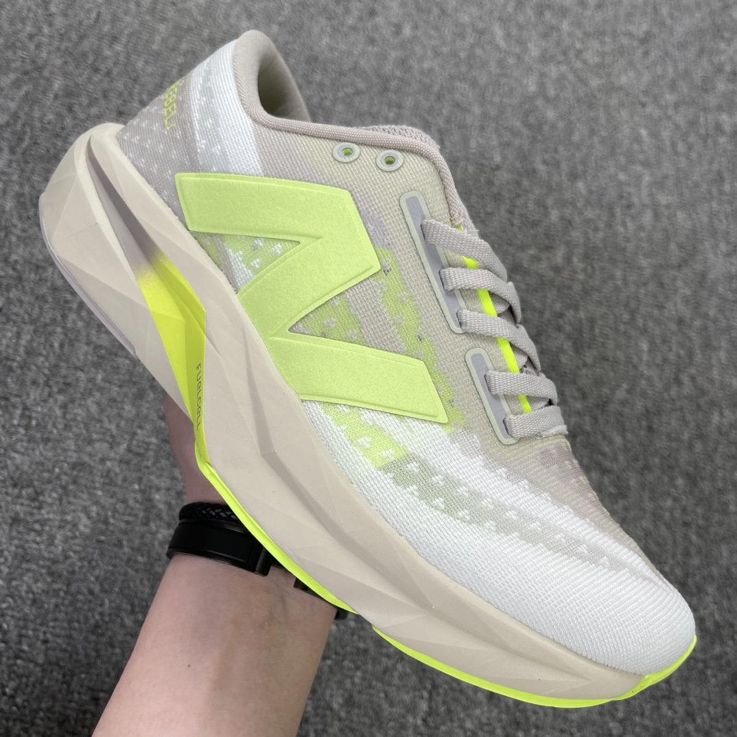 Z版NewBalanceFuelCellRebelV4菁英网布減震防滑低帮跑步鞋灰绿色货号MFCXLUM