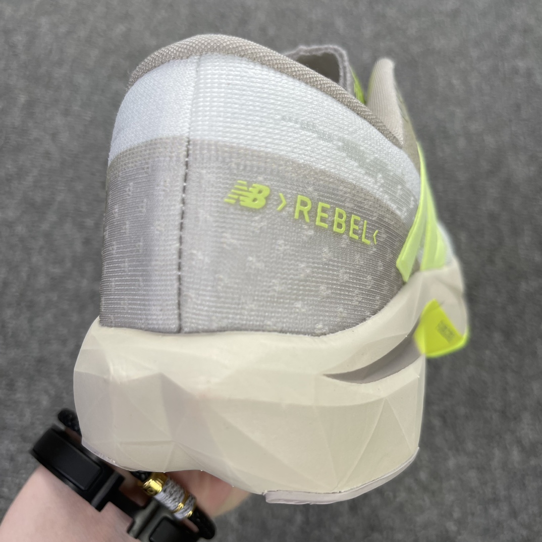 Z版NewBalanceFuelCellRebelV4菁英网布減震防滑低帮跑步鞋灰绿色货号MFCXLUM