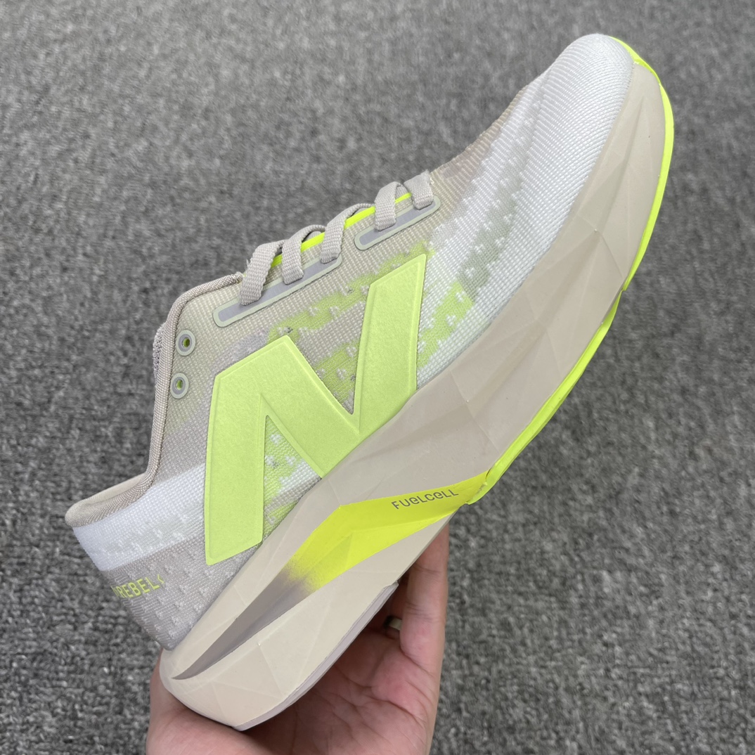 Z版NewBalanceFuelCellRebelV4菁英网布減震防滑低帮跑步鞋灰绿色货号MFCXLUM