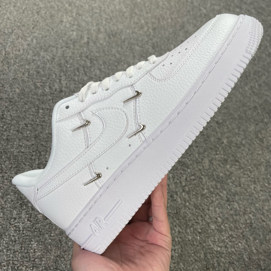  淡季跑量款 NK Air Force 1 空军一号经典低帮板鞋 白银四勾 CT1990-100 全网最