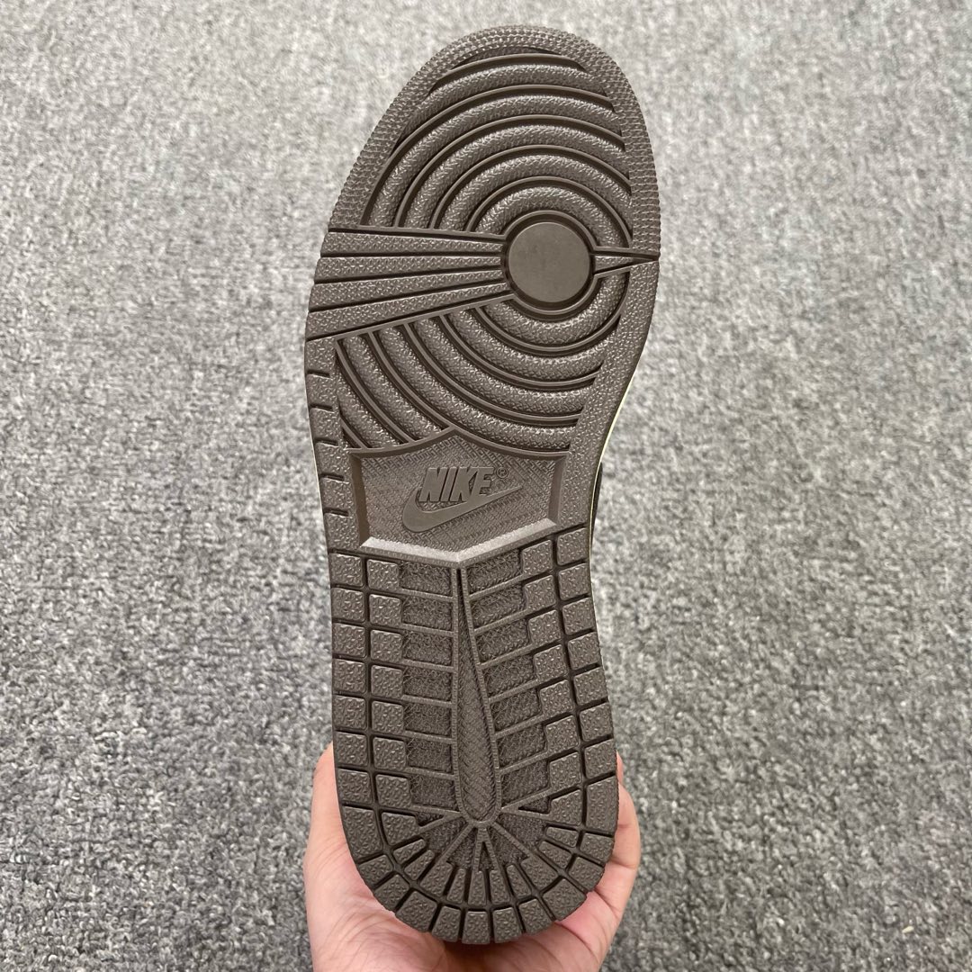 特价--
爆卖🔻福利 年末弄了一批 清远产的原皮 六个颜色 Travis Scott Low 1.0 棕