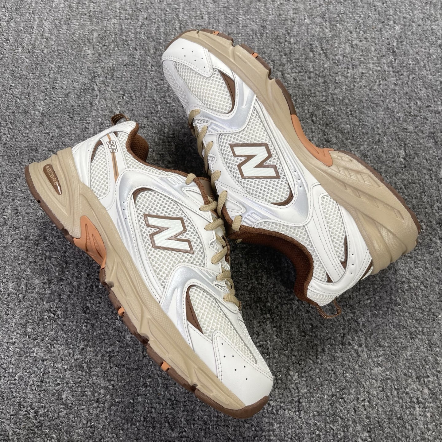 版 全新生产线 New Balance NB530 新百伦 MR530NI 复古透气跑步鞋 抛弃过往以皮