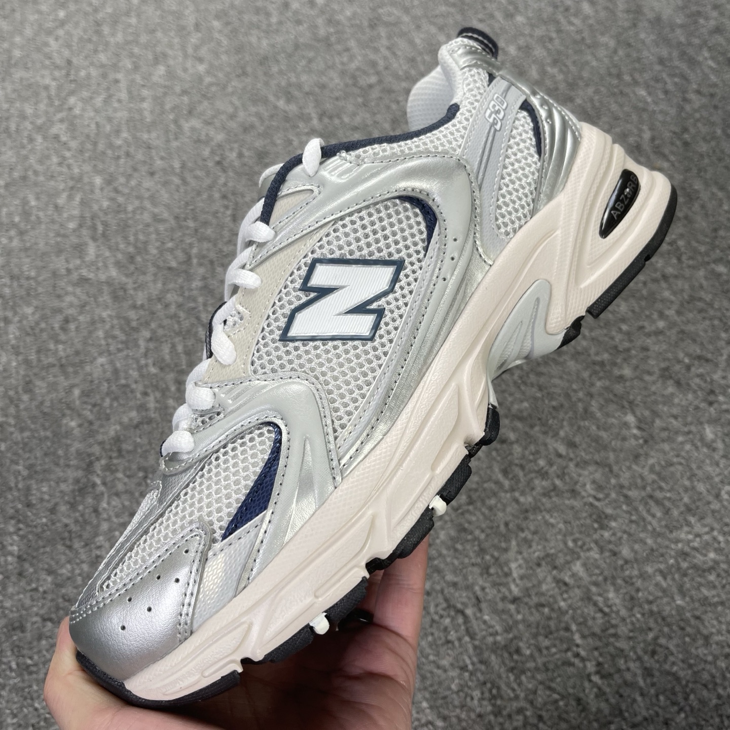 版 全新生产线 New Balance NB530 新百伦 MR530KA 复古透气跑步鞋 抛弃过往以皮