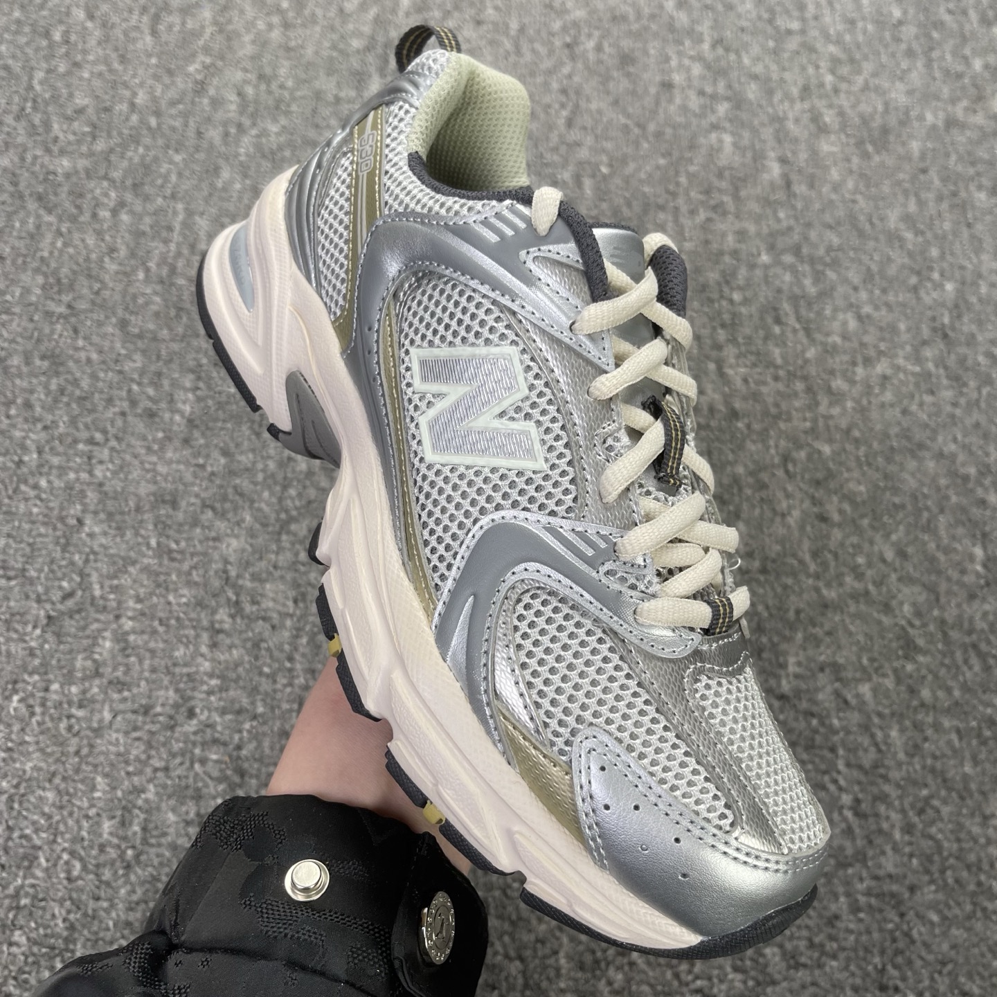 版 全新生产线 New Balance NB530 新百伦 MR530KMW 复古透气跑步鞋 抛弃过往以