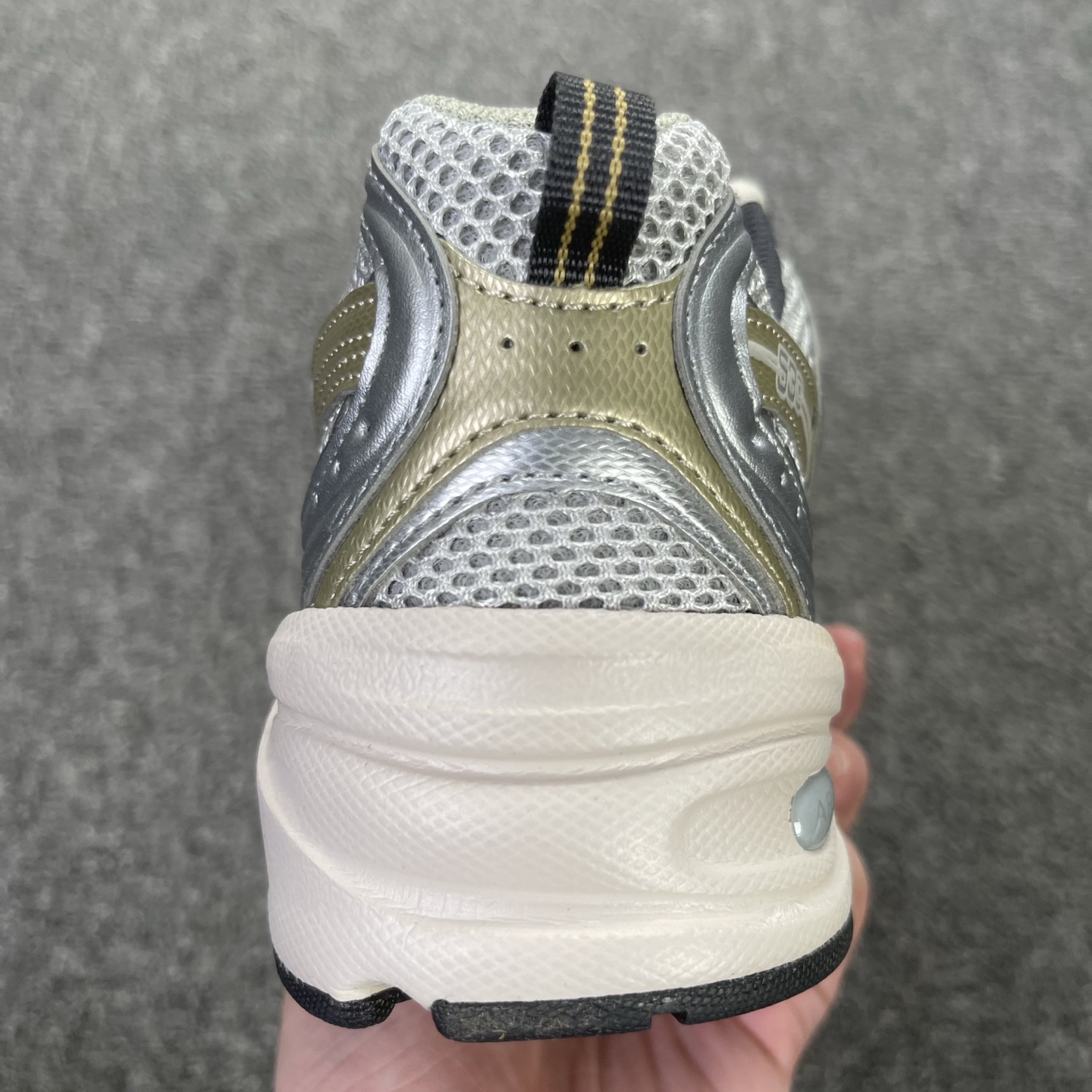 版 全新生产线 New Balance NB530 新百伦 MR530KMW 复古透气跑步鞋 抛弃过往以