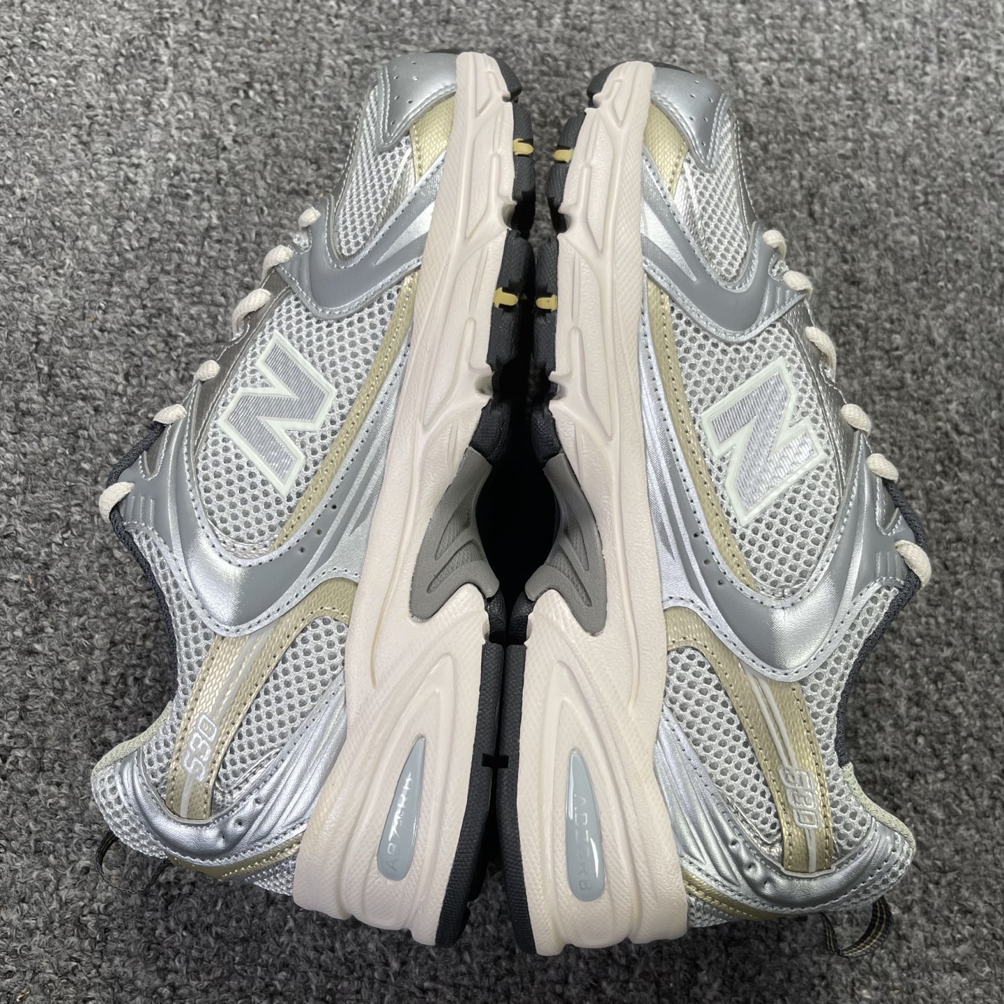 版 全新生产线 New Balance NB530 新百伦 MR530KMW 复古透气跑步鞋 抛弃过往以