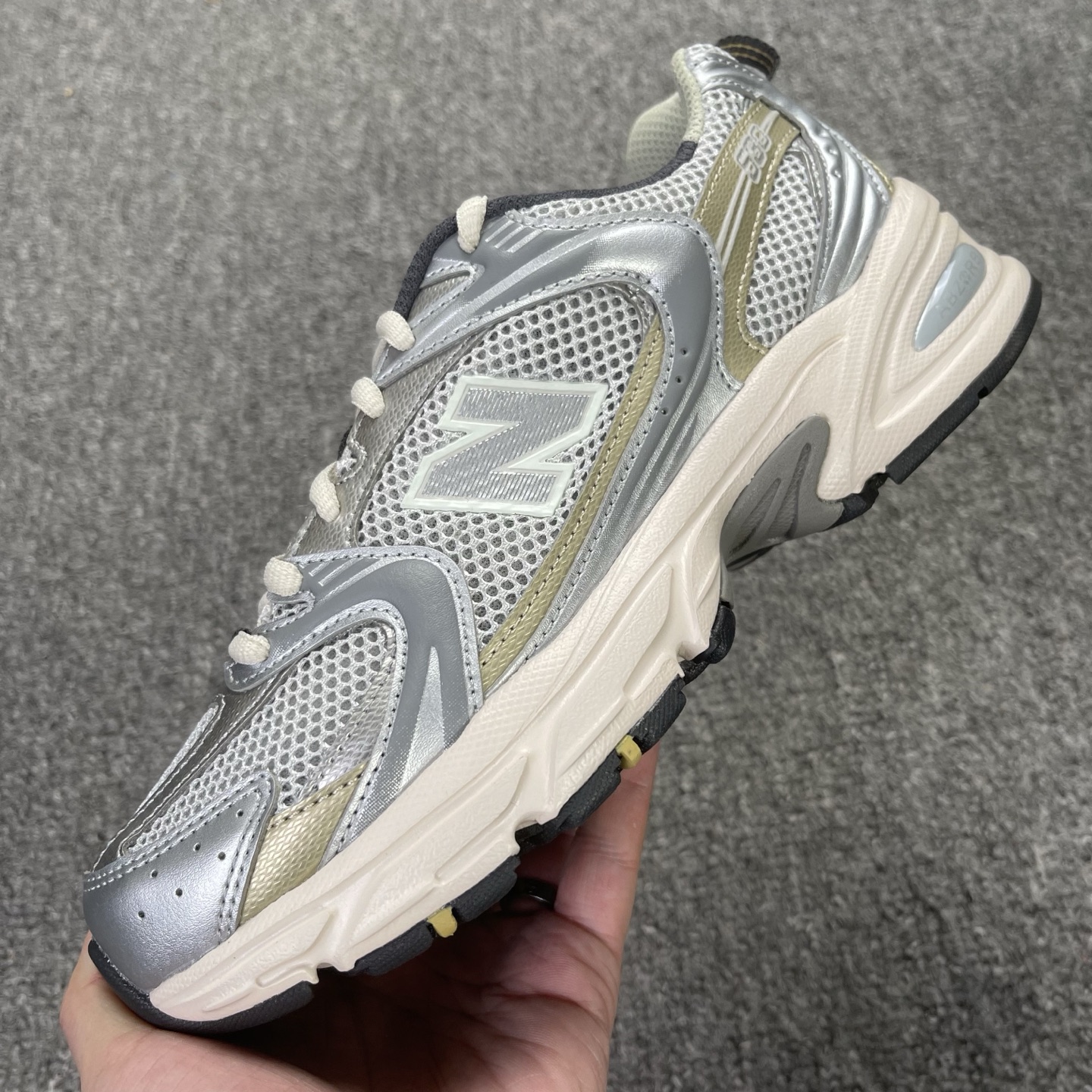 版 全新生产线 New Balance NB530 新百伦 MR530KMW 复古透气跑步鞋 抛弃过往以
