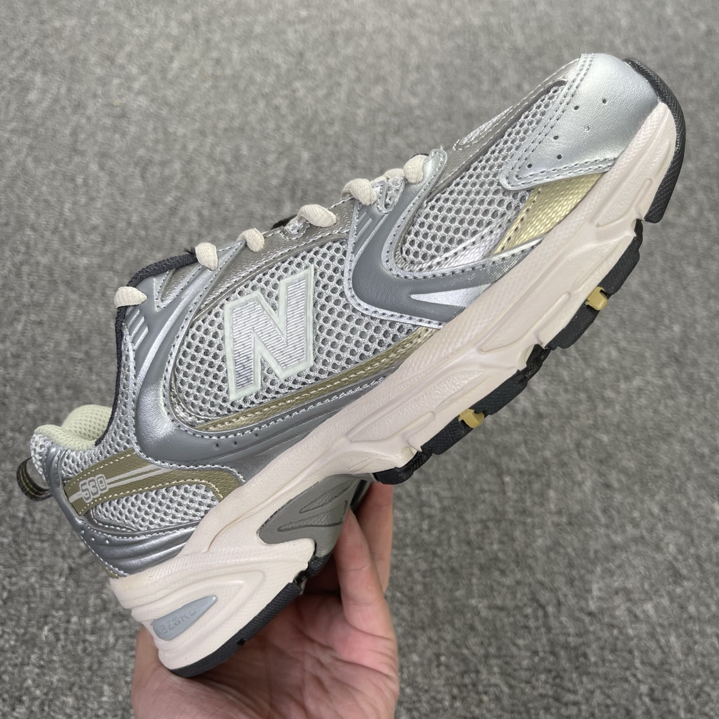 版 全新生产线 New Balance NB530 新百伦 MR530KMW 复古透气跑步鞋 抛弃过往以