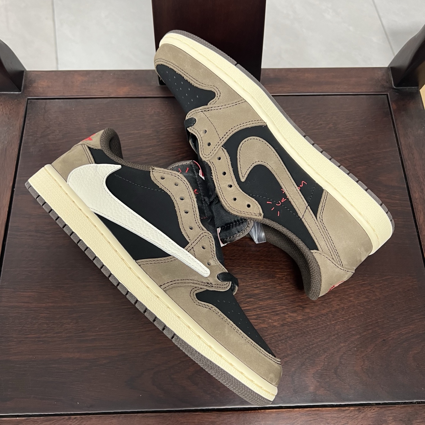 
老清远版本🔻强势归来 Travis Scott x Air Jordan 1 Low 倒钩低帮 1.0