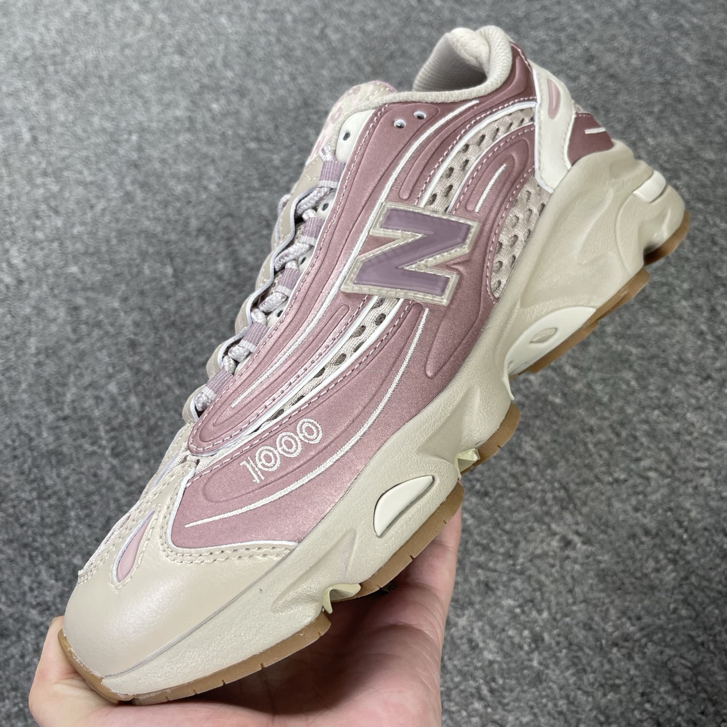 6.18大厂福利🔻#纯原品质 银粉配色 货号：M1000JG1尺码：36-45 编码：LJ1L