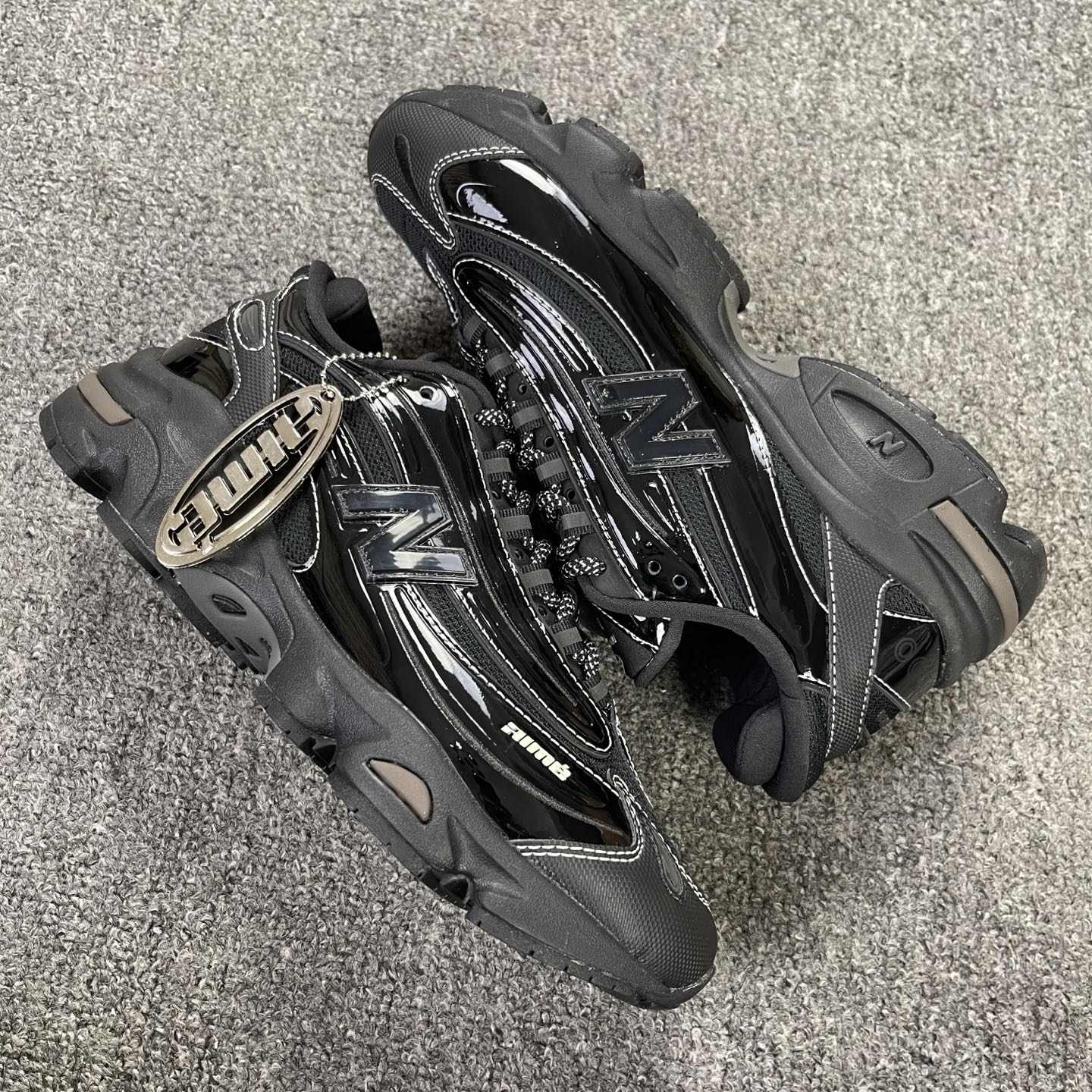 6.18大厂福利🔻#纯原品质 黑皮配色 货号：M1000AD1尺码：36-45 编码：LJ1L