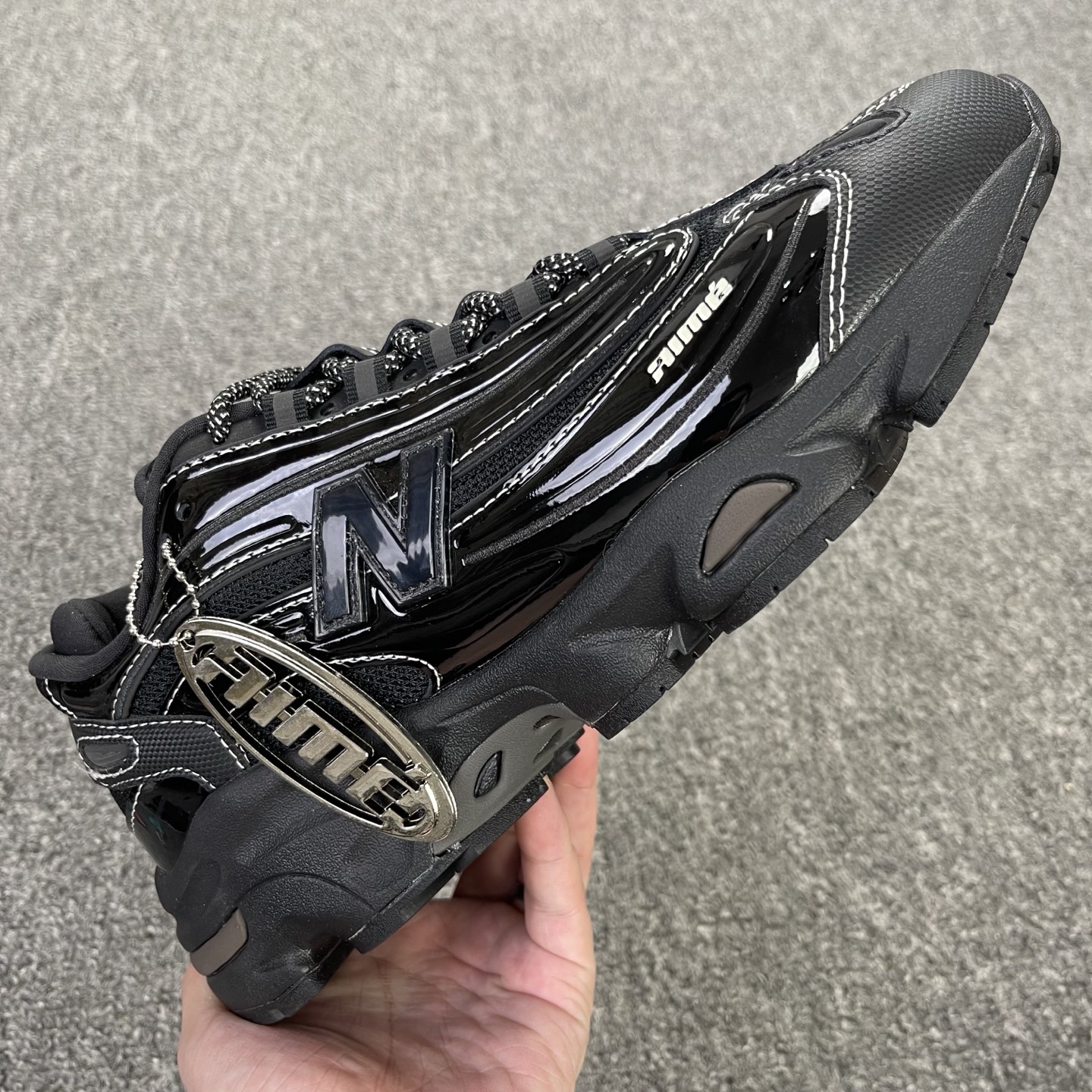 6.18大厂福利🔻#纯原品质 黑皮配色 货号：M1000AD1尺码：36-45 编码：LJ1L
