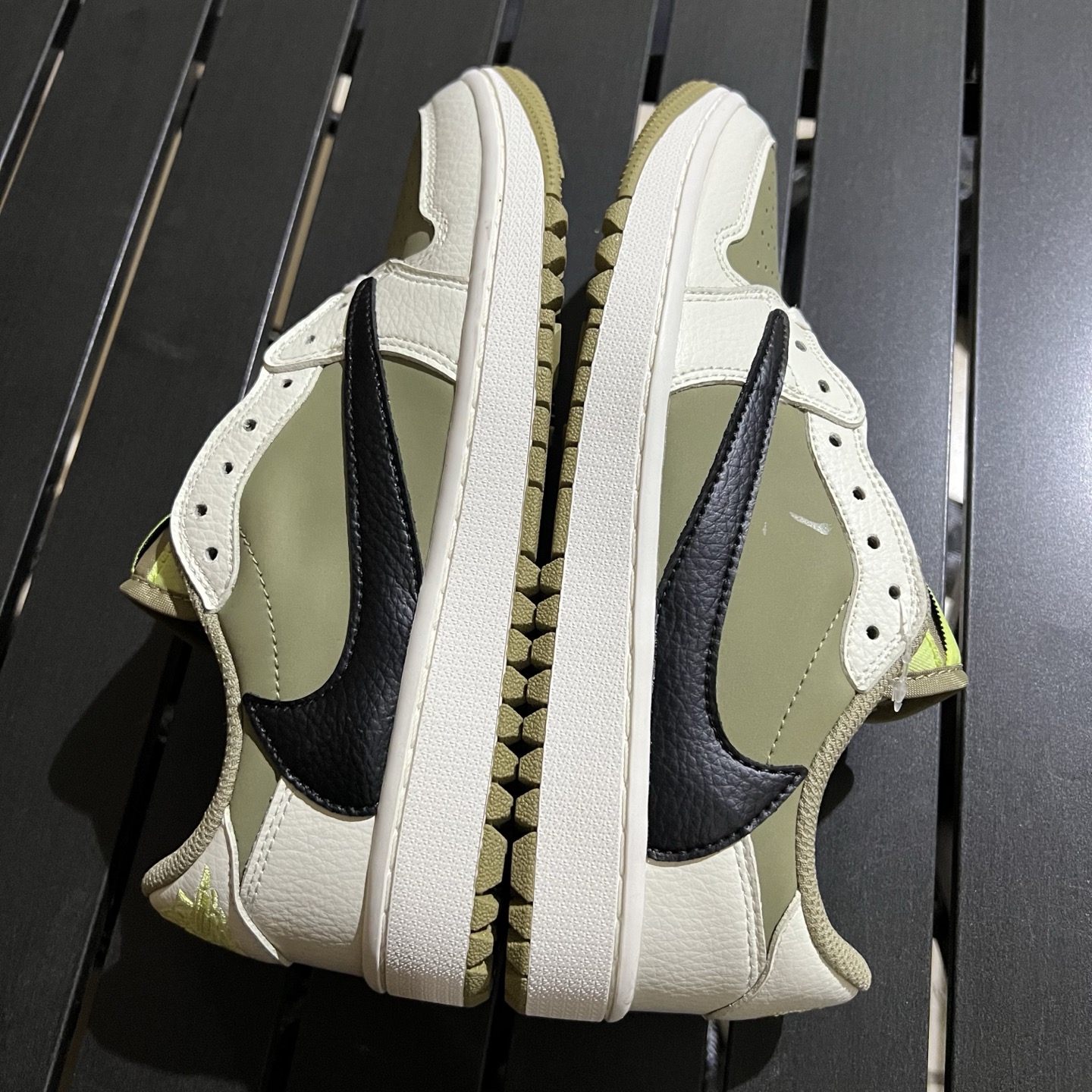 劲爆福利 帮友清直接底价梭哈 鬼佬订单 
Travis Scott x Air Jordan AJ1 L