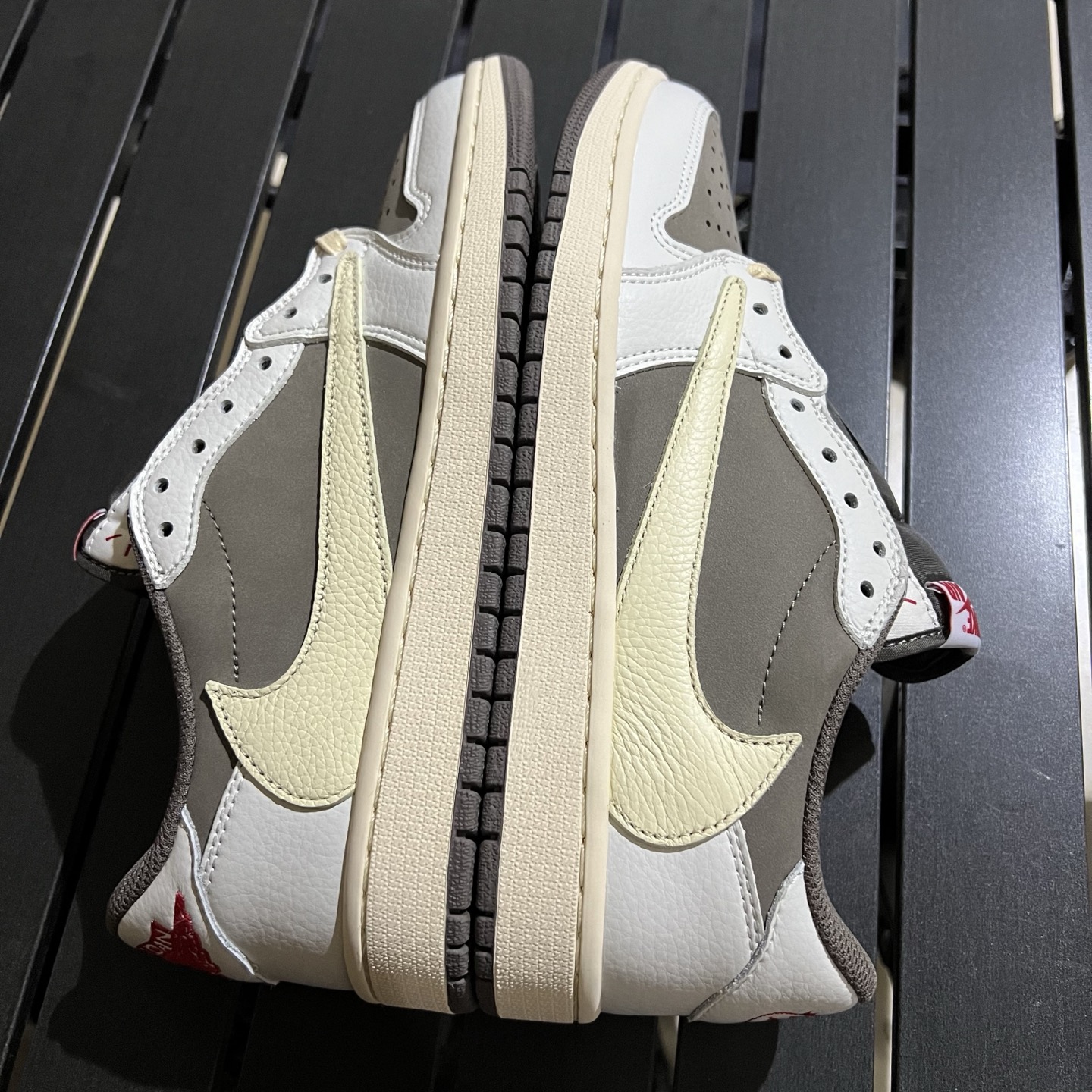 劲爆福利 帮友清直接底价梭哈 鬼佬订单
Travis Scott x Air Jordan 1 Rev