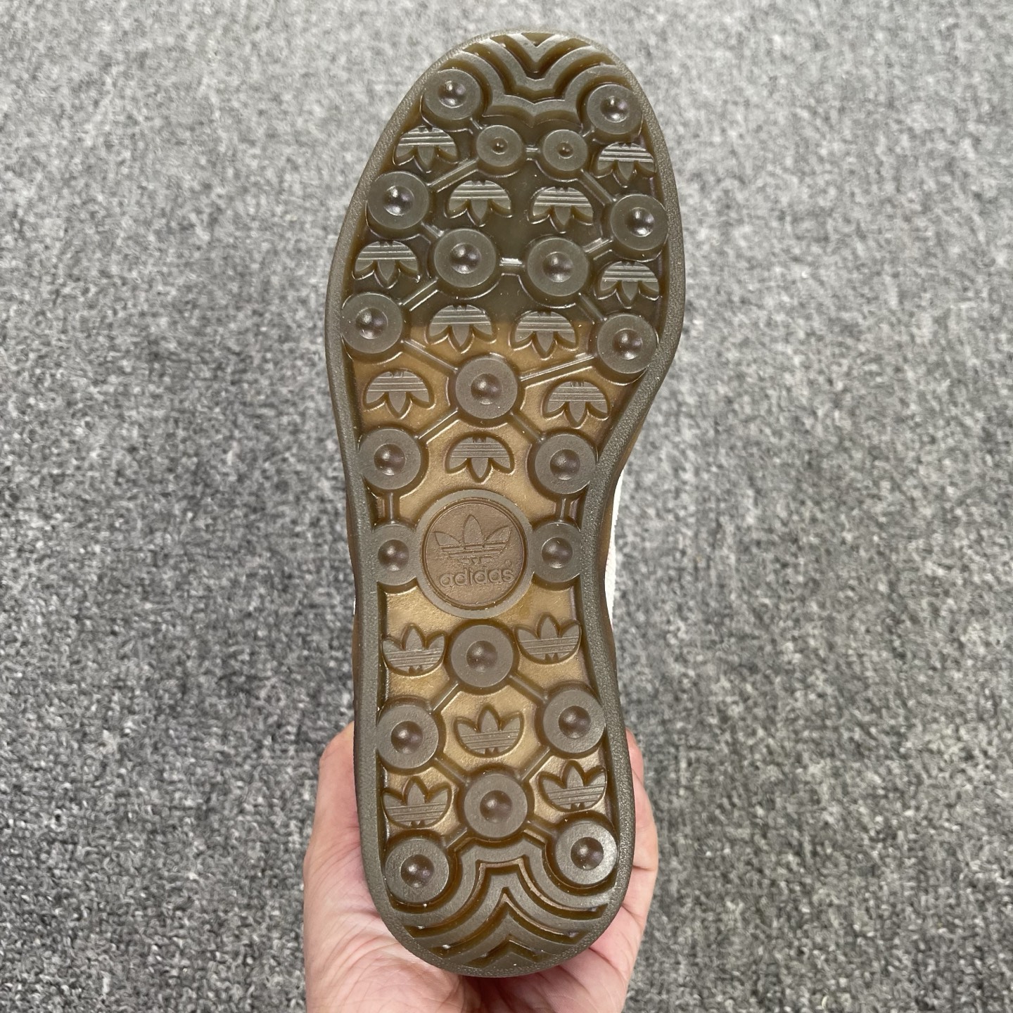 特价处理 IF1809 工厂此系列部分配色全部停产 特价处理 都是之前AD原鞋一比一的货 卖完无补！！尺
