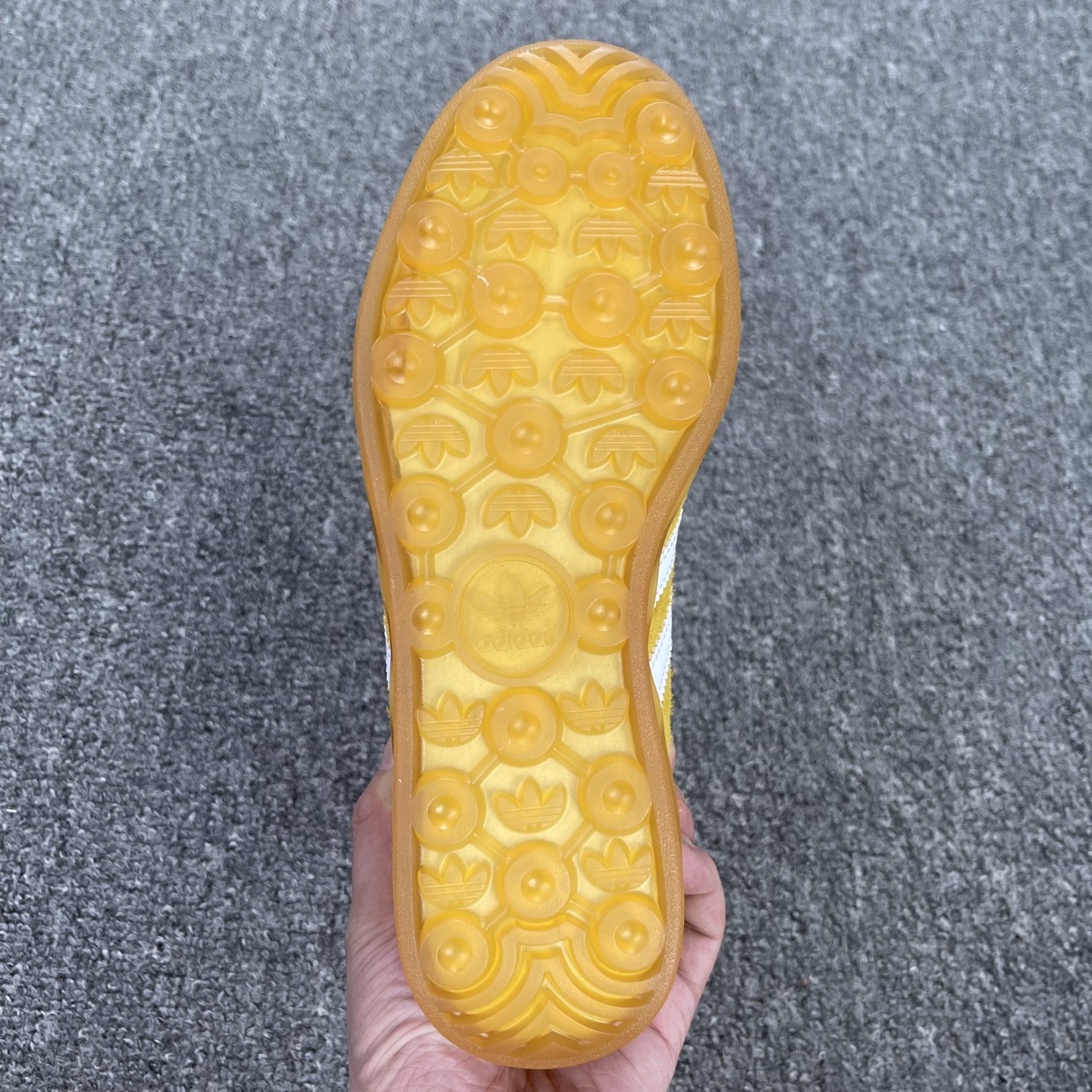 特价处理 HQ8716  工厂此系列部分配色全部停产 特价处理 都是之前AD原鞋一比一的货 卖完无补！！
