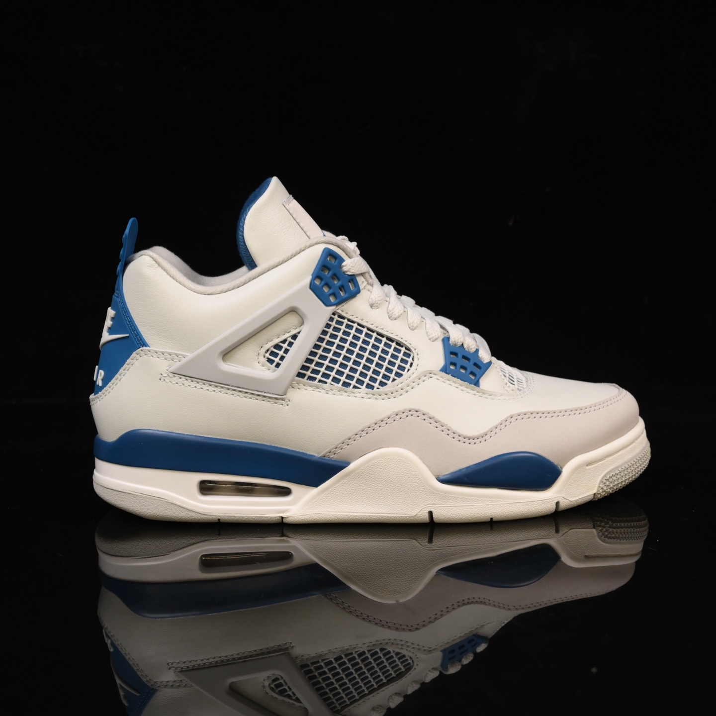 Y3 顶级福利🔻特价 Air Jordan 4 新白蓝配色实拍图🔻工厂回馈客户 一些不补配色全部清仓甩卖