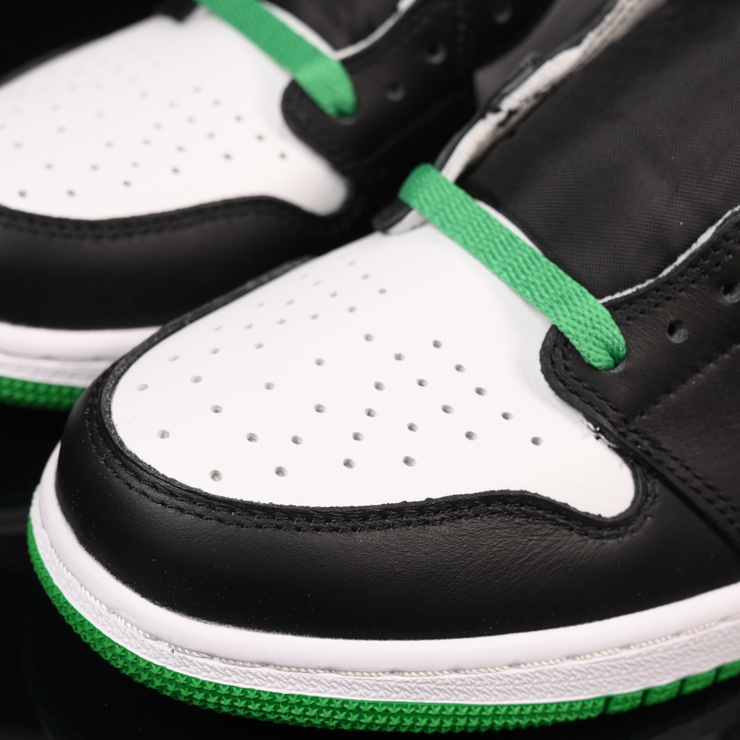 📢版本福利🔻特价 再一次大降价 最后倔强 Air Jordan 1 白黑绿🔻实拍图 很多市场仅有的款式卖