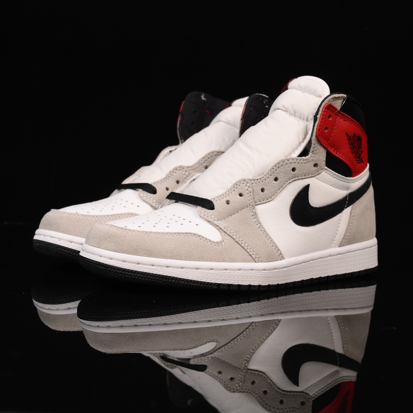📢版本福利🔻特价 再一次大降价 最后倔强 Air Jordan 1 烟灰红🔻实拍图 很多市场仅有的款式卖