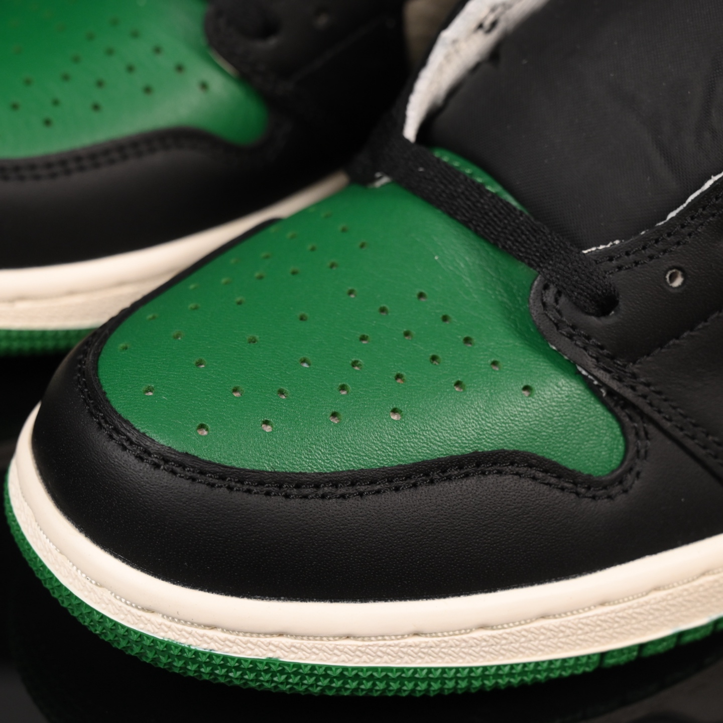 📢版本福利🔻特价 再一次大降价 最后倔强 Air Jordan 1 白绿🔻实拍图 很多市场仅有的款式卖了