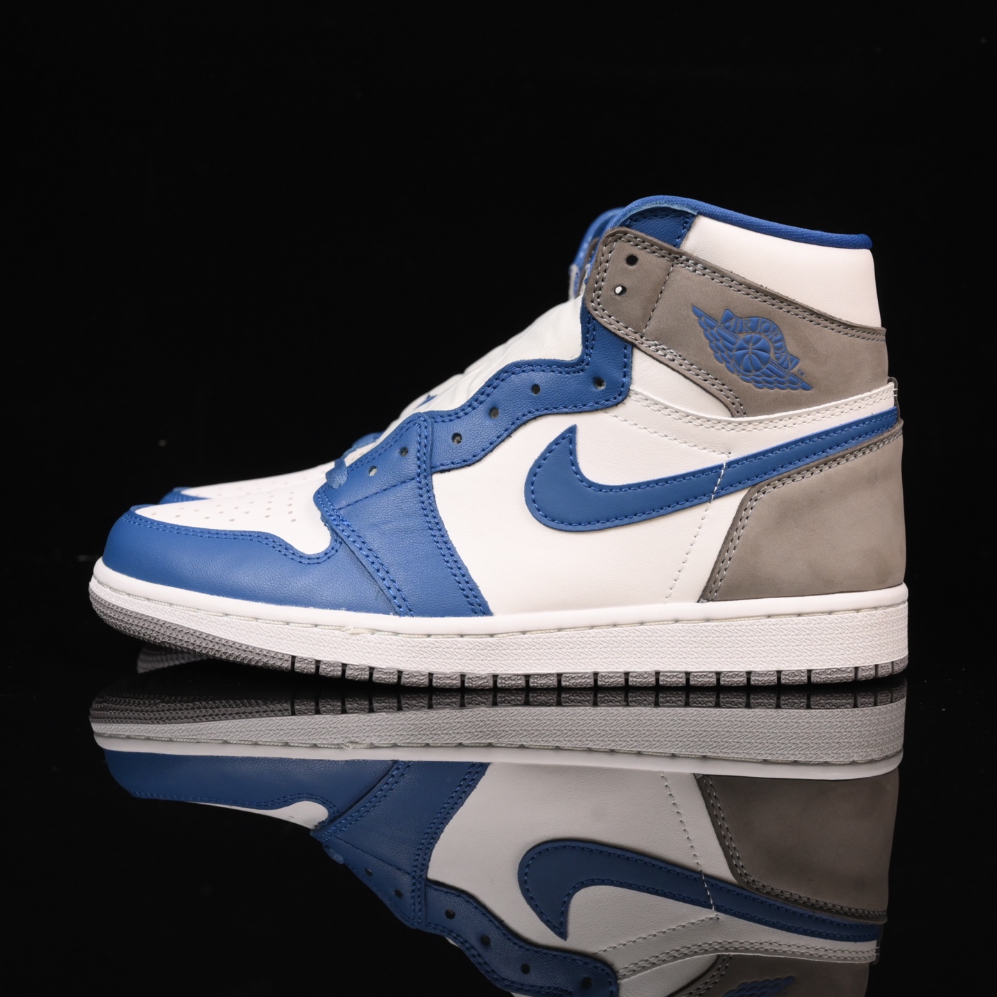 📢版本福利🔻特价 再一次大降价 最后倔强 Air Jordan 1 白灰兰🔻实拍图 很多市场仅有的款式卖