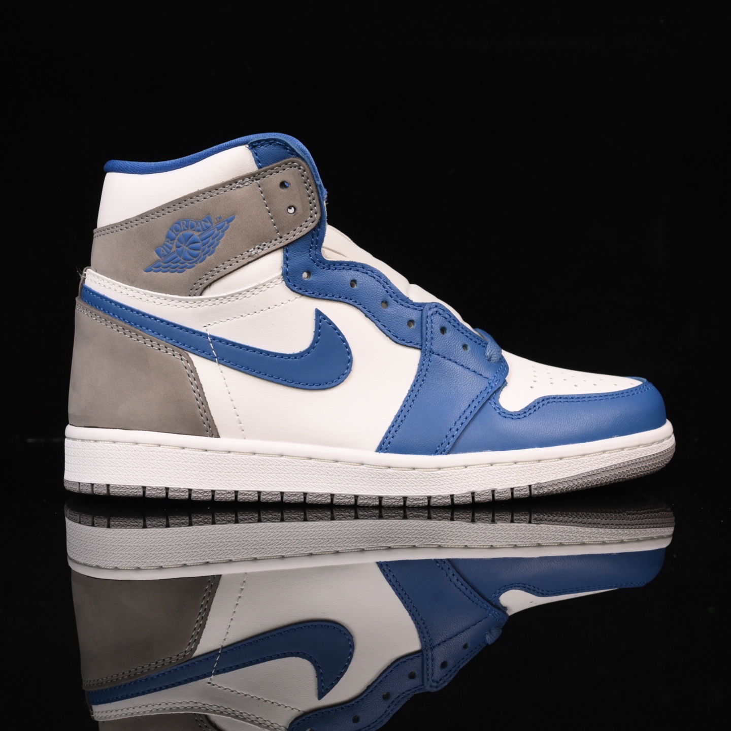 📢版本福利🔻特价 再一次大降价 最后倔强 Air Jordan 1 白灰兰🔻实拍图 很多市场仅有的款式卖